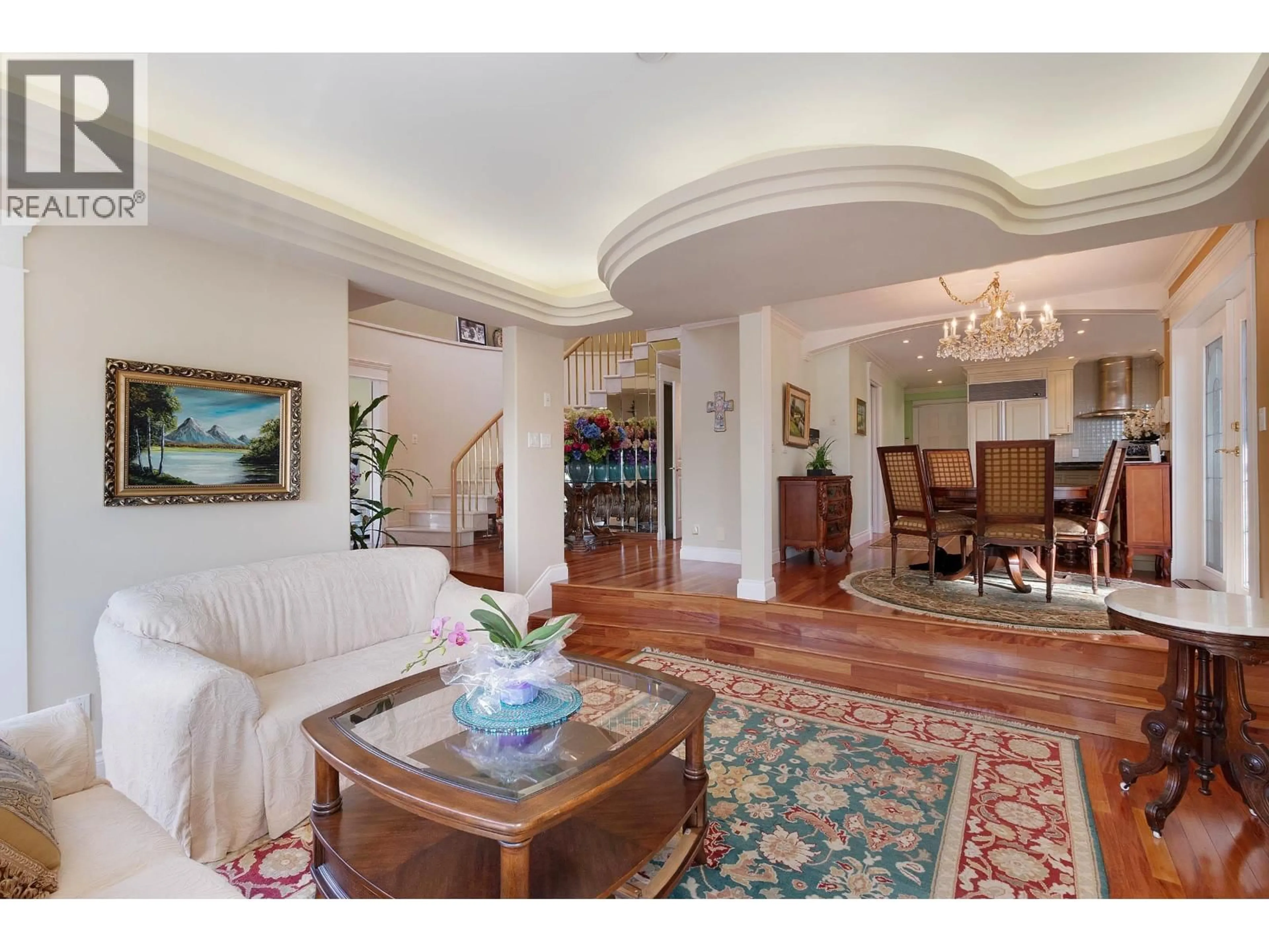 Indoor foyer for 2541 MARINE DRIVE, West Vancouver British Columbia V7V1L5
