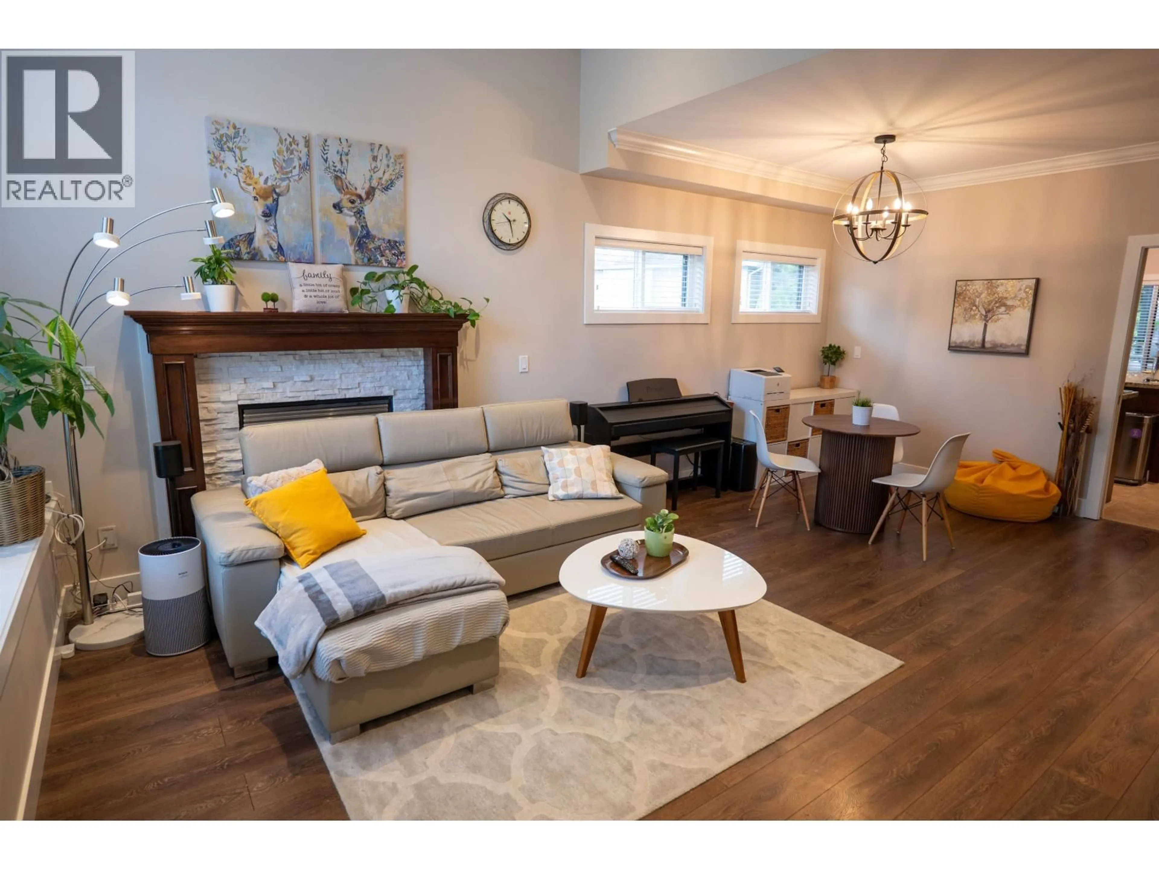 Living room with furniture, wood/laminate floor for 6982 BURNS COURT, Burnaby British Columbia V5E1T6