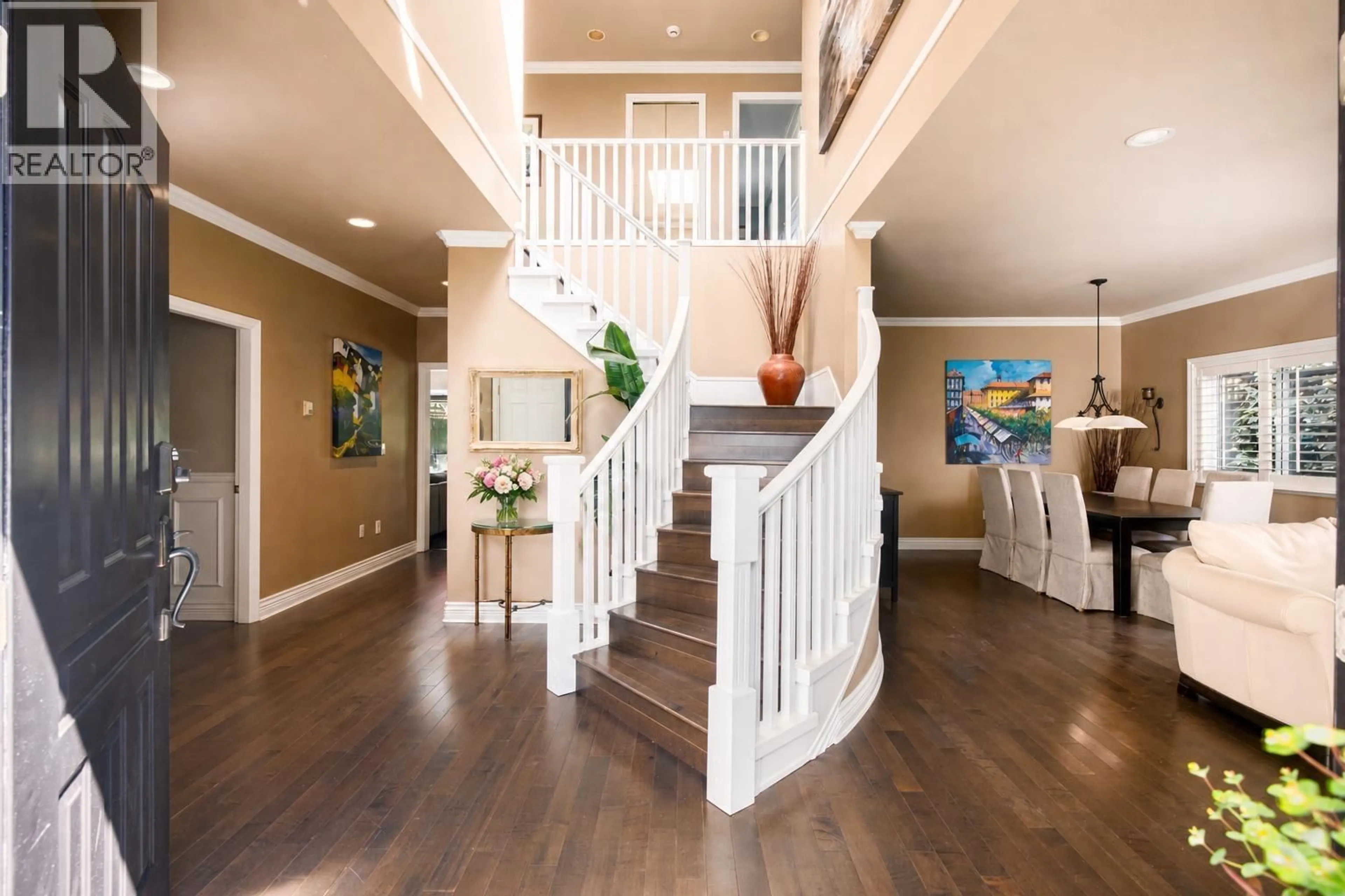 Indoor foyer for 228 KINGS ROAD, North Vancouver British Columbia V7N2L9