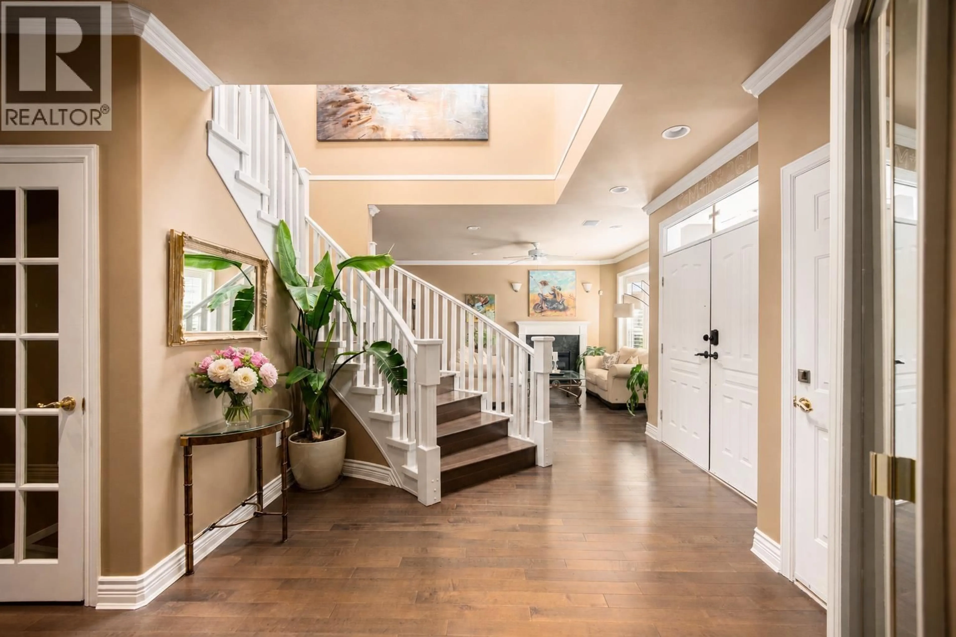 Indoor entryway for 228 KINGS ROAD, North Vancouver British Columbia V7N2L9