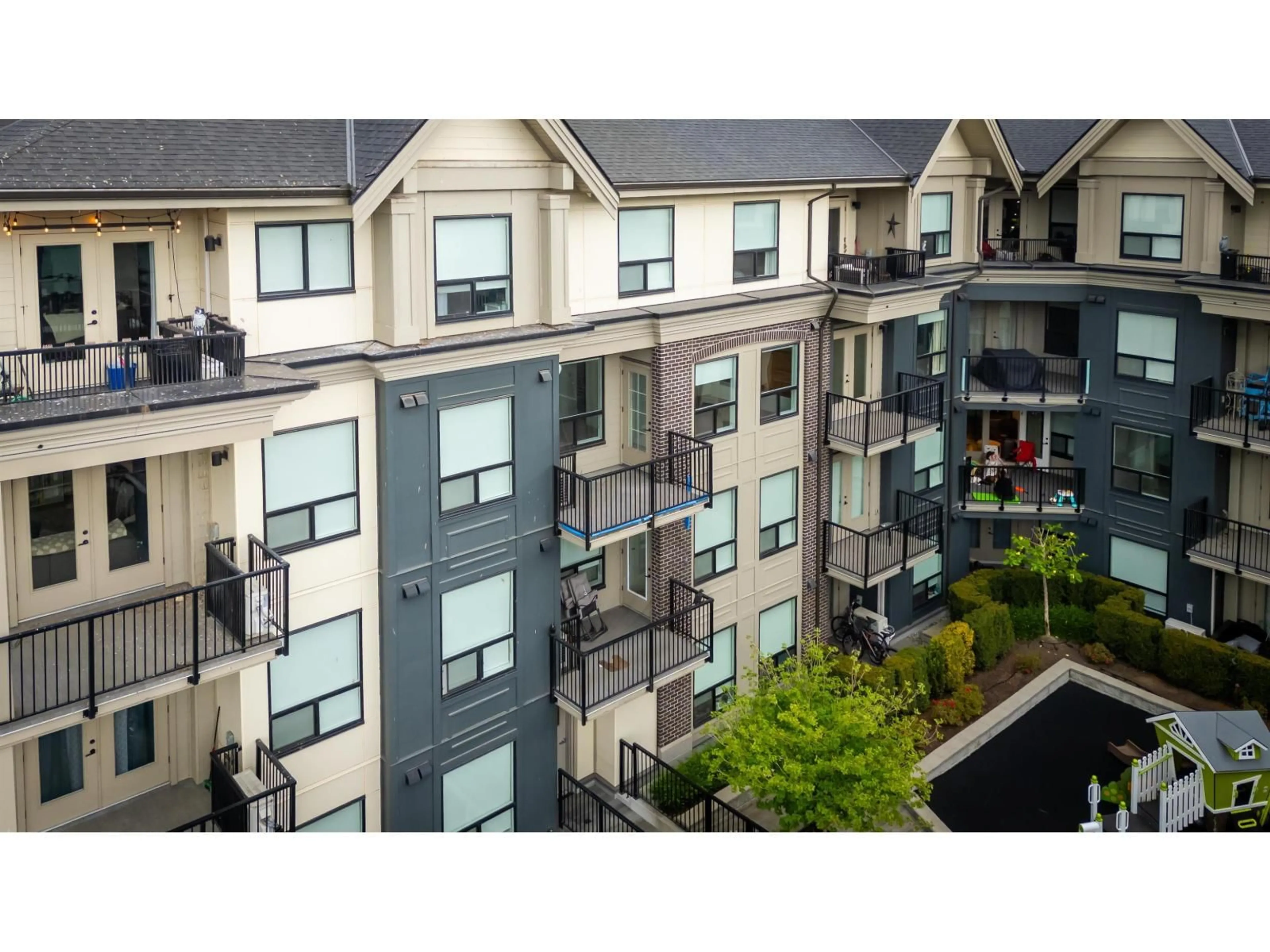A pic from outside/outdoor area/front of a property/back of a property/a pic from drone, city buildings view from balcony for 416-417 - 2493 MONTROSE AVENUE, Abbotsford British Columbia V2S3T2