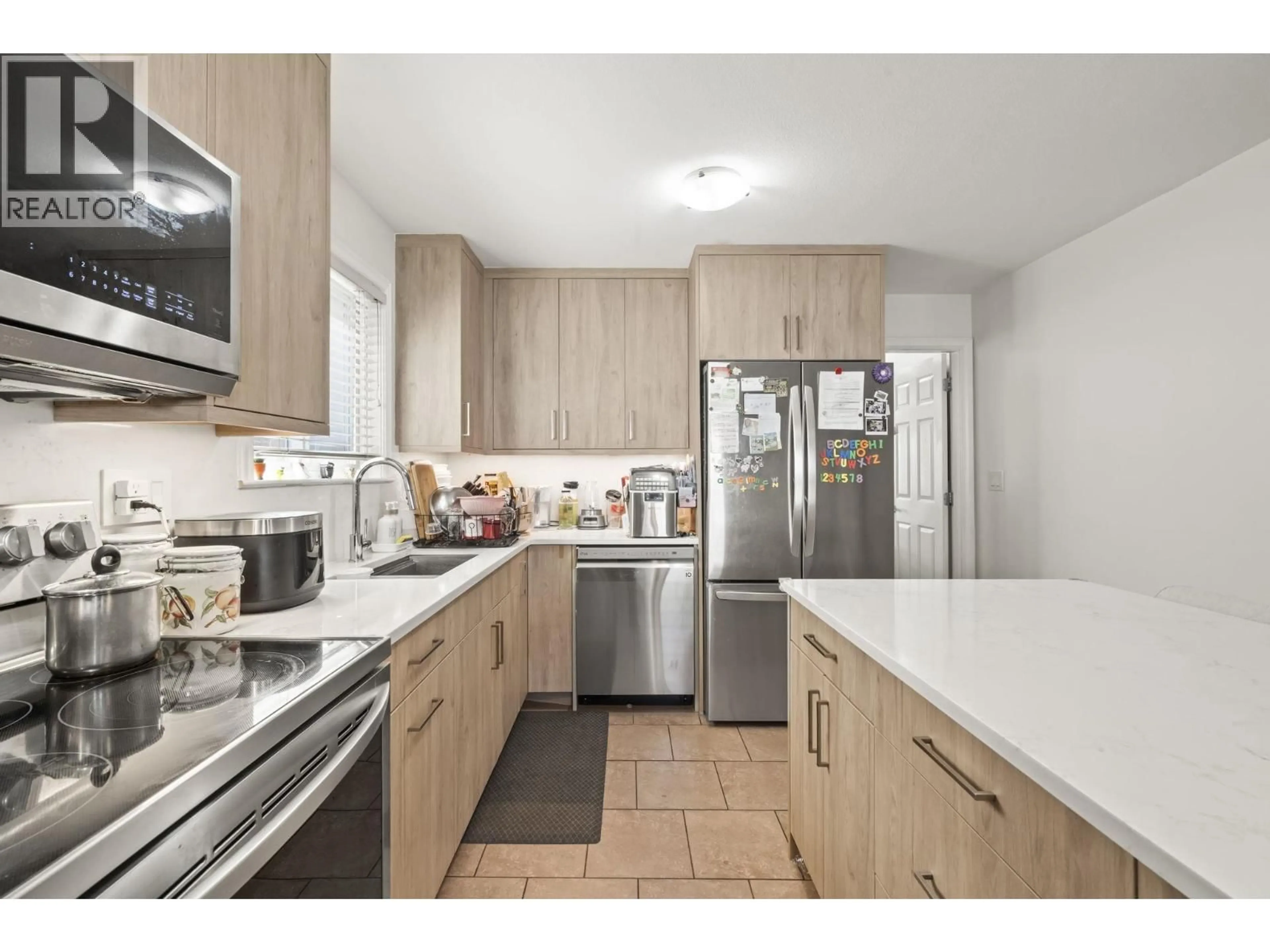 Standard kitchen, unknown for 3541 ADANAC STREET, Vancouver British Columbia V5K2P6
