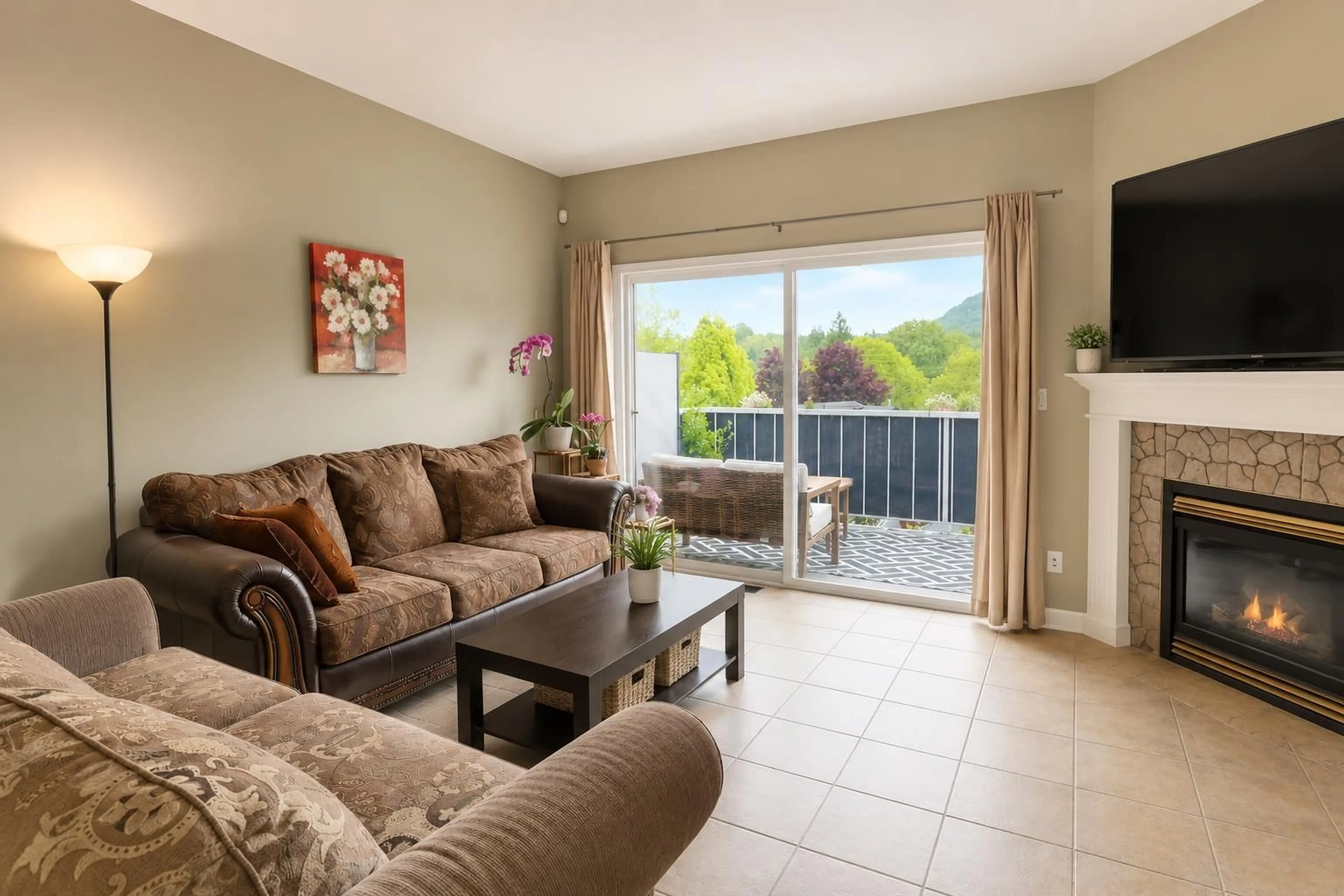 Living room with furniture, unknown for 36254 AUGUSTON PARKWAY SOUTH, Abbotsford British Columbia V3G2Y9