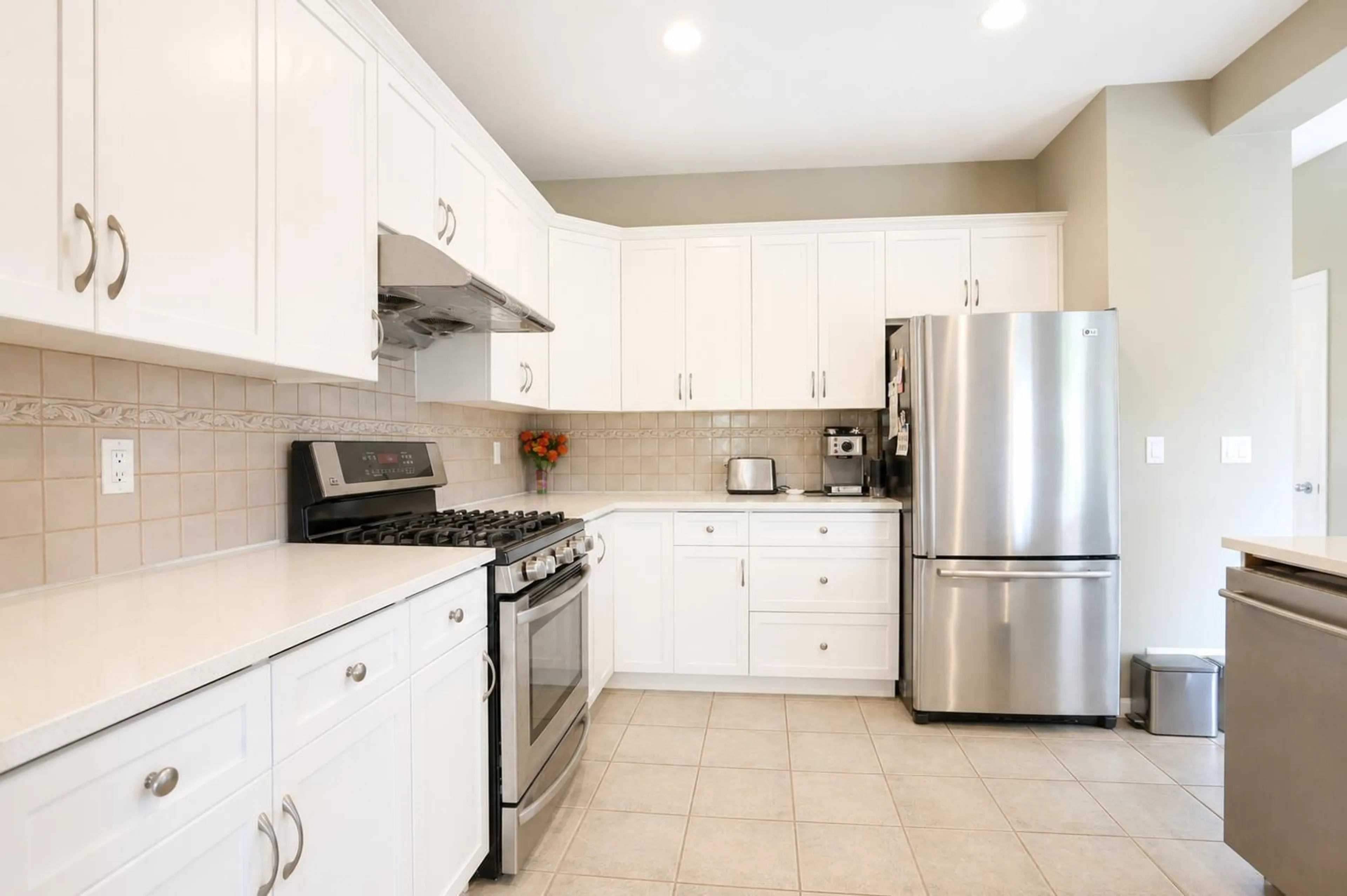 Standard kitchen, ceramic/tile floor for 36254 AUGUSTON PARKWAY SOUTH, Abbotsford British Columbia V3G2Y9
