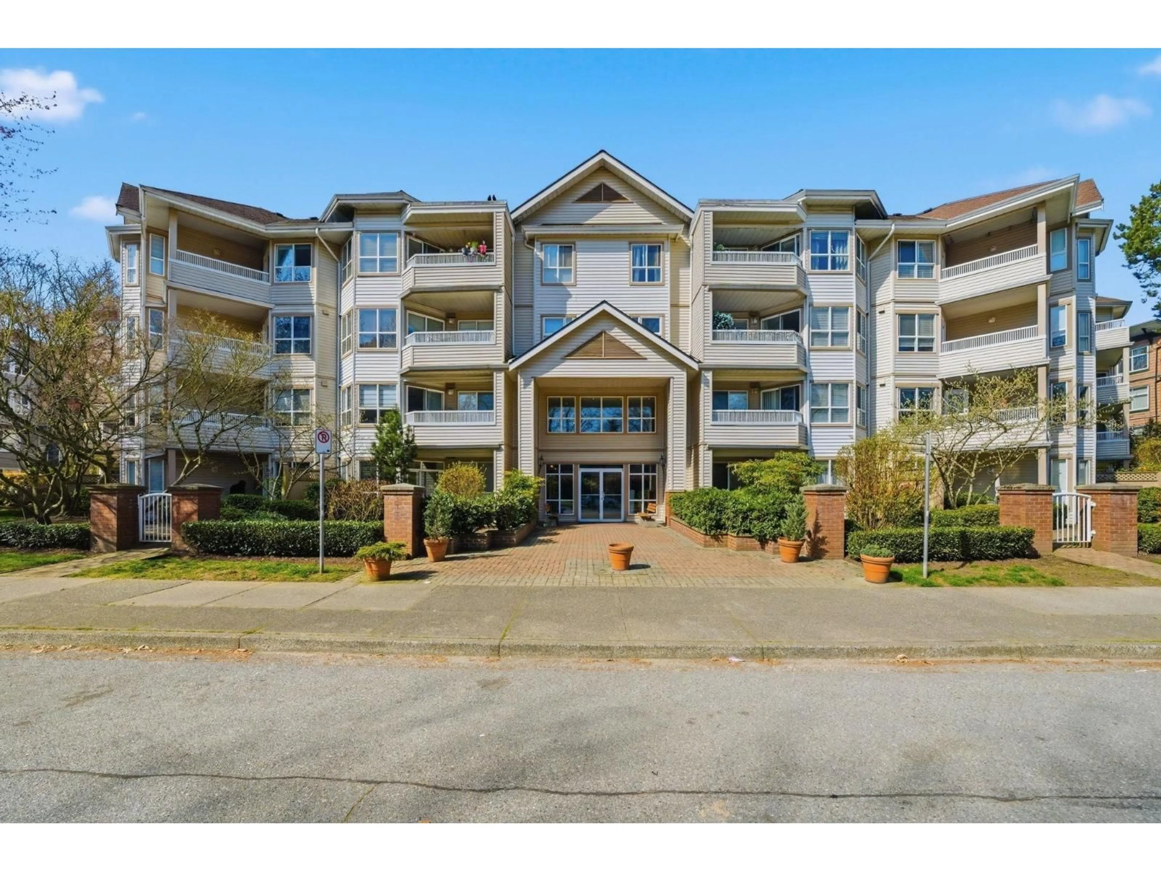 Unknown for 303 - 8139 121A STREET, Surrey British Columbia V3W0Z2