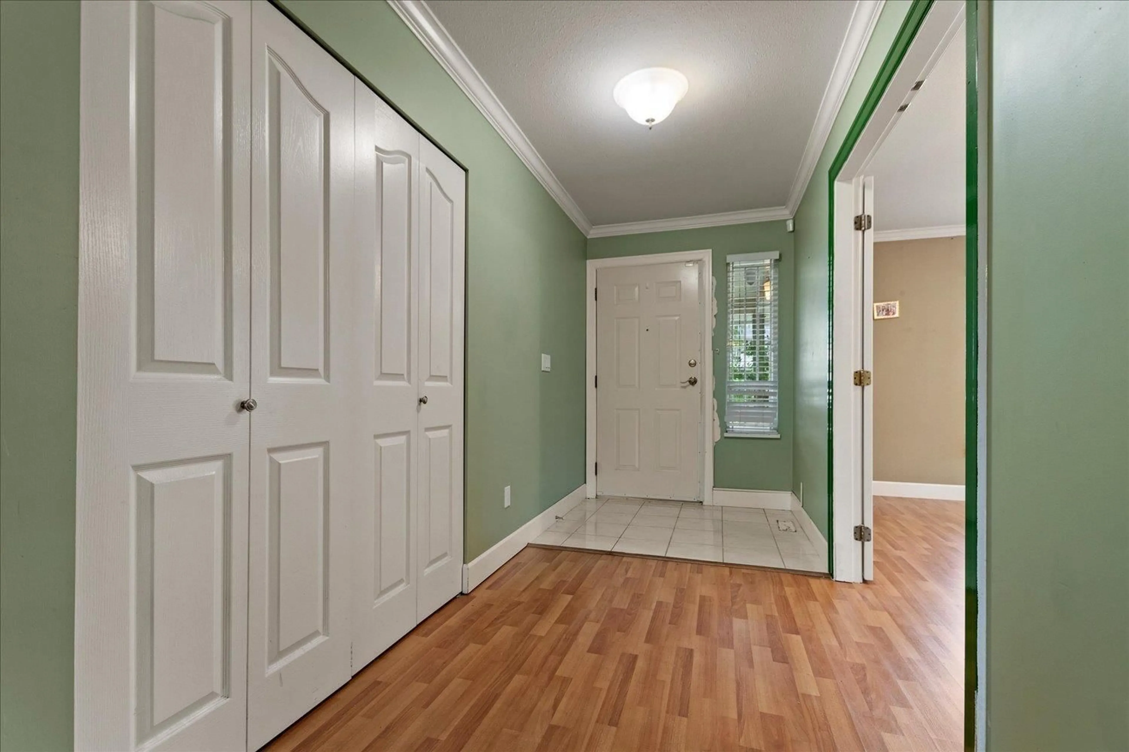 Indoor entryway for 3319 FIRHILL DRIVE, Abbotsford British Columbia V2T5L4