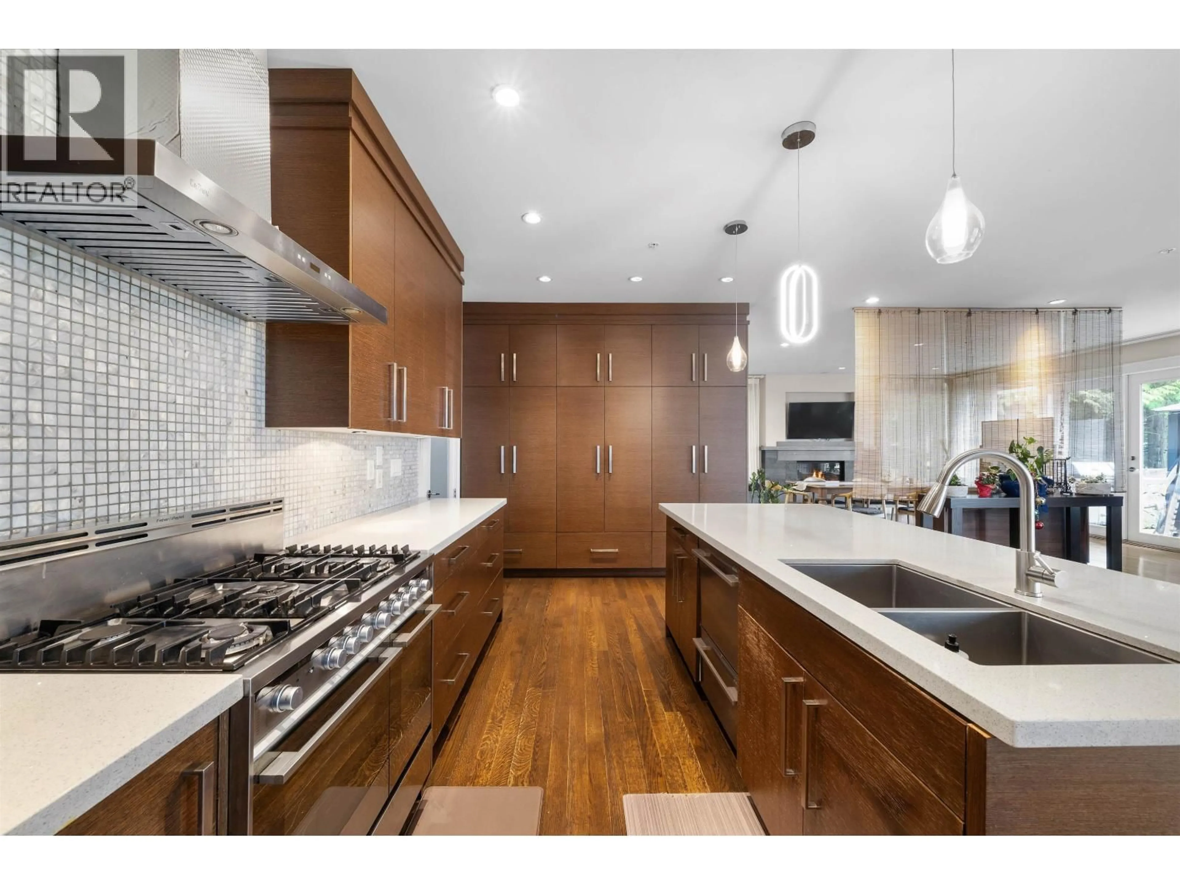 Contemporary kitchen, unknown for 1162 MILLSTREAM ROAD, West Vancouver British Columbia V7S2C9