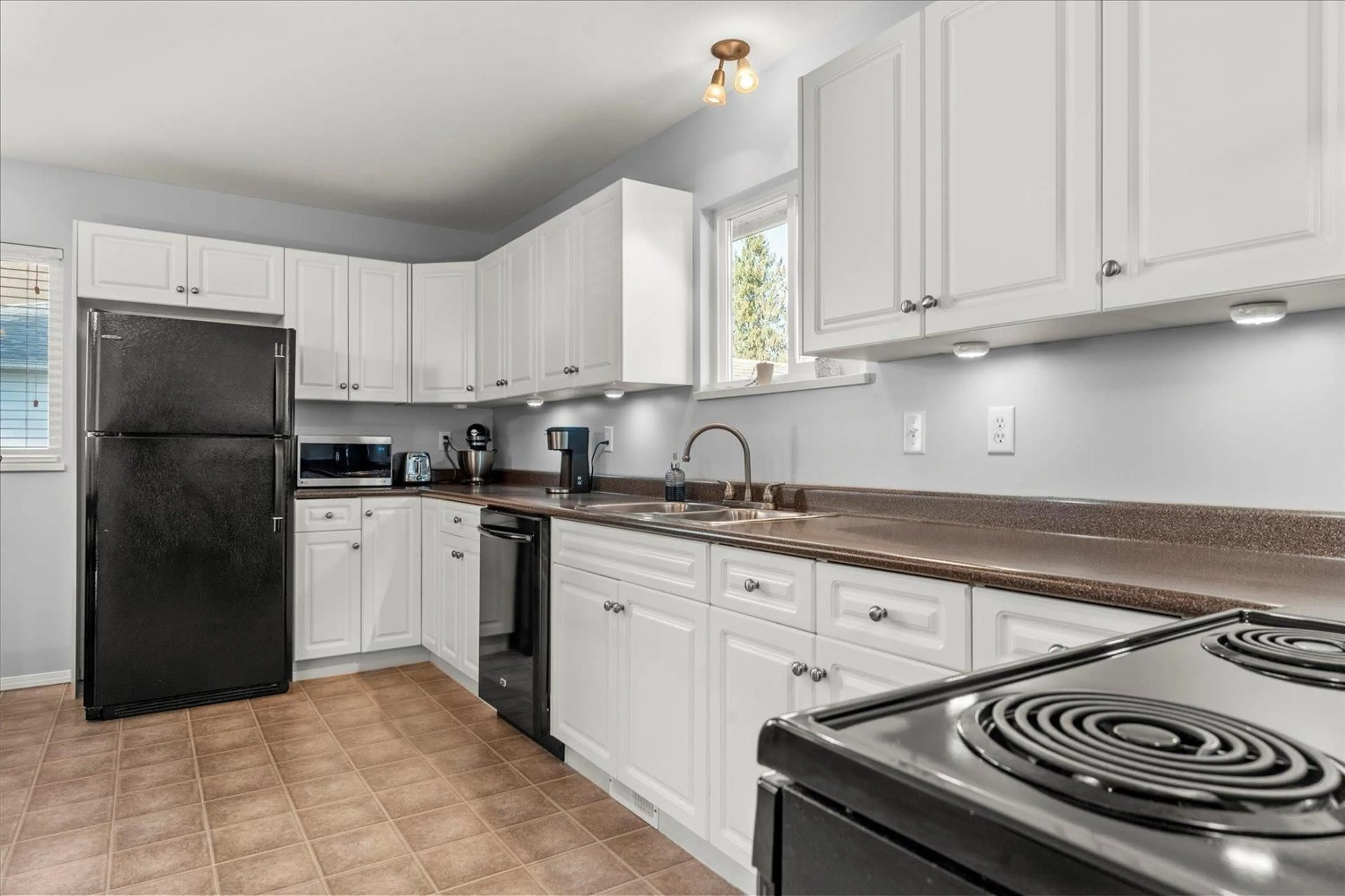 Standard kitchen, unknown for 46329 STRATHCONA ROAD, Chilliwack British Columbia V2P3T1