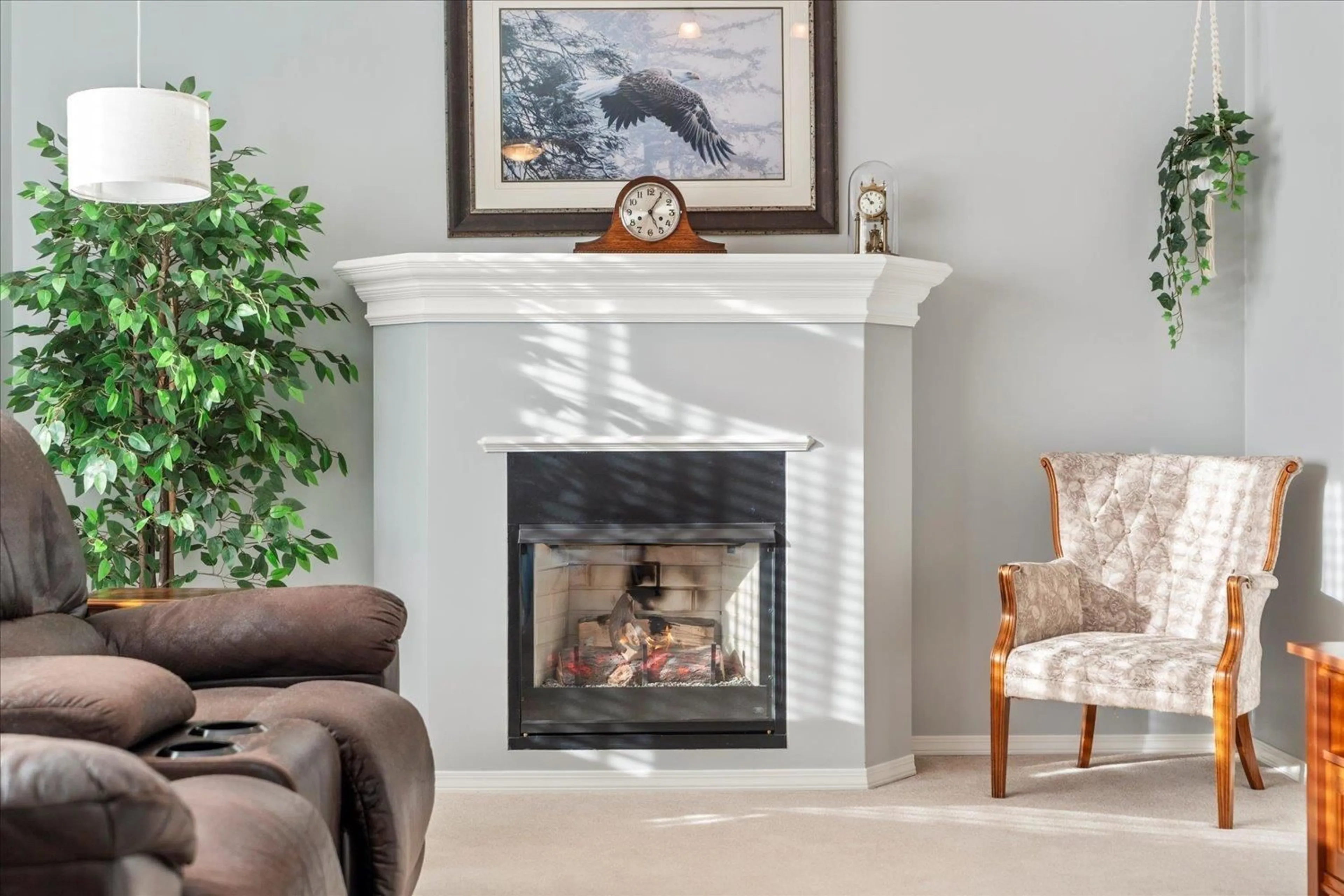 Living room with furniture, ceramic/tile floor for 46329 STRATHCONA ROAD, Chilliwack British Columbia V2P3T1