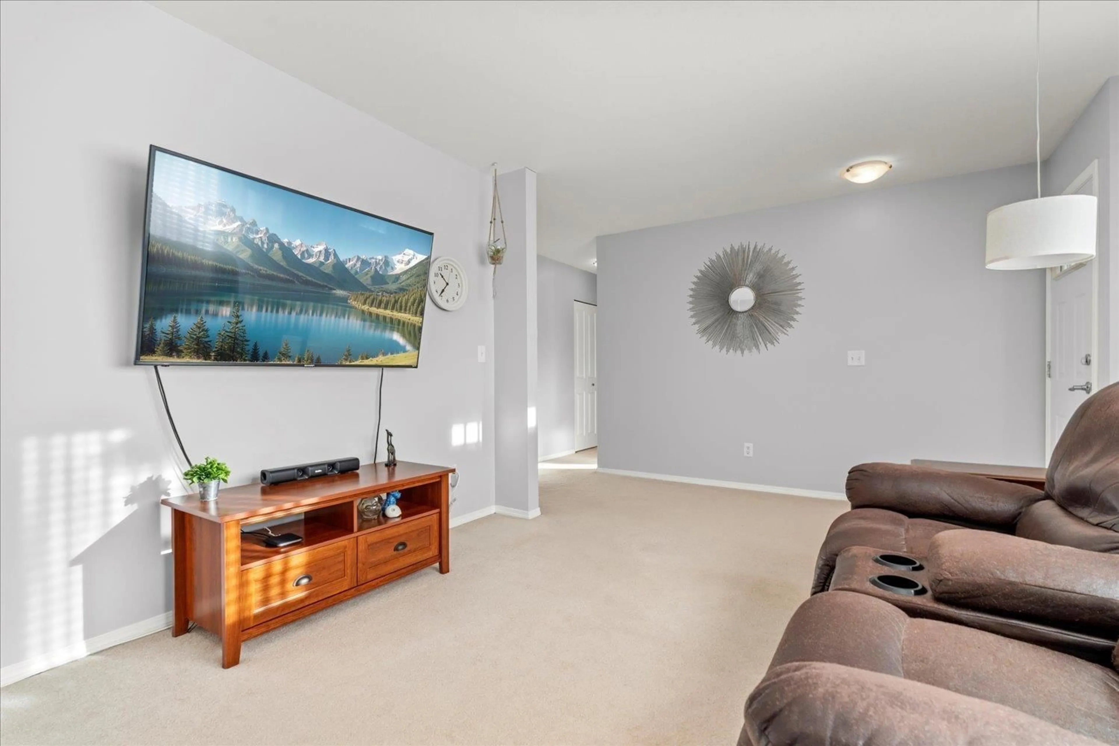 Living room with furniture, unknown for 46329 STRATHCONA ROAD, Chilliwack British Columbia V2P3T1