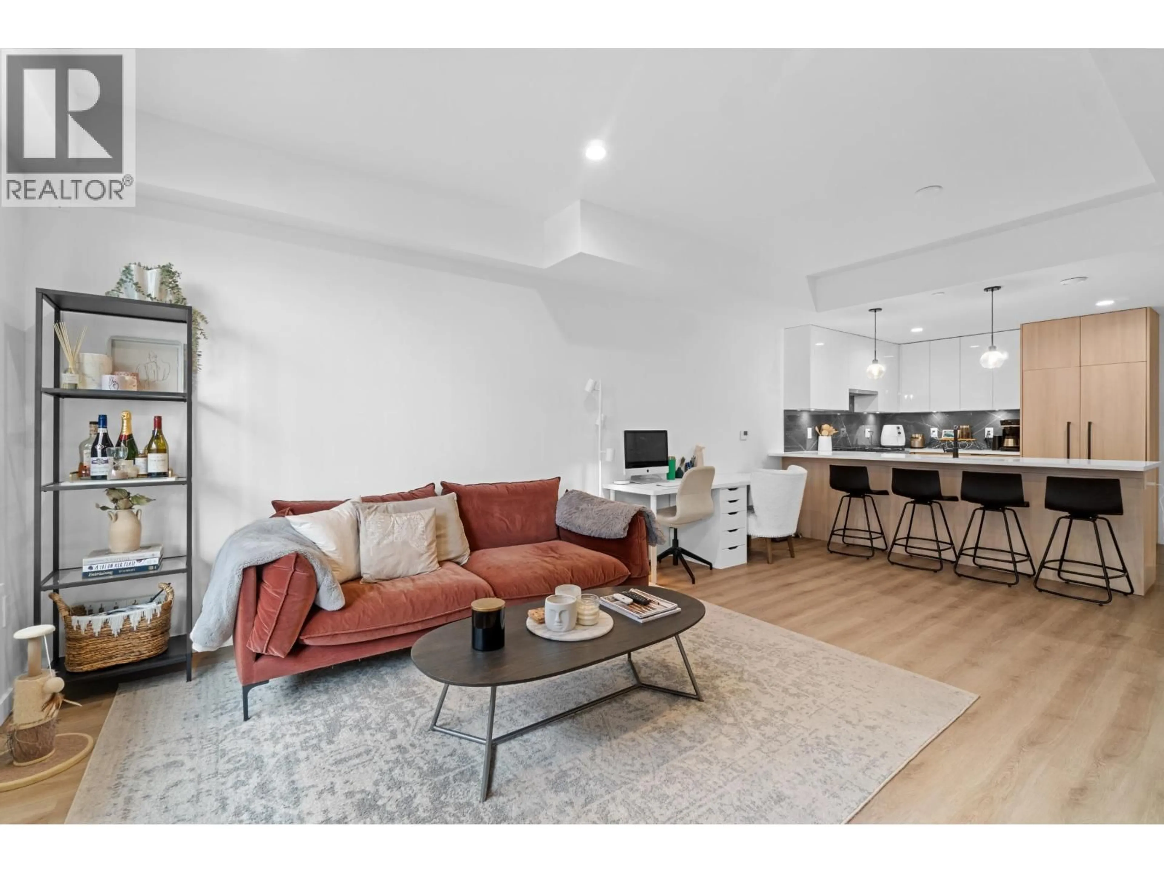 Living room with furniture, unknown for 5 - 237 RIDGEWAY AVENUE, North Vancouver British Columbia V7L0H6