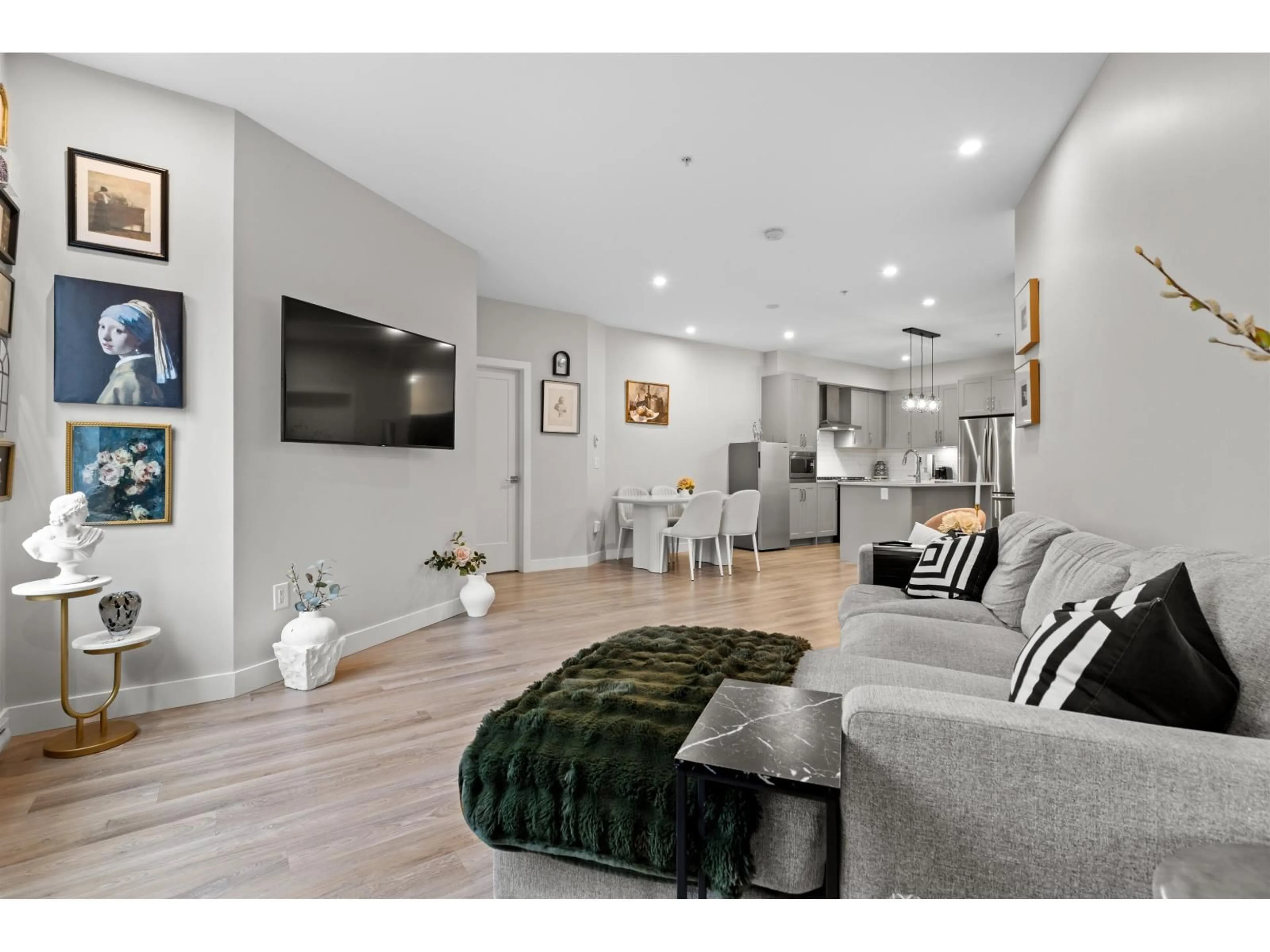 Living room with furniture, unknown for 201 - 15436 31 AVENUE, Surrey British Columbia V3Z1H3