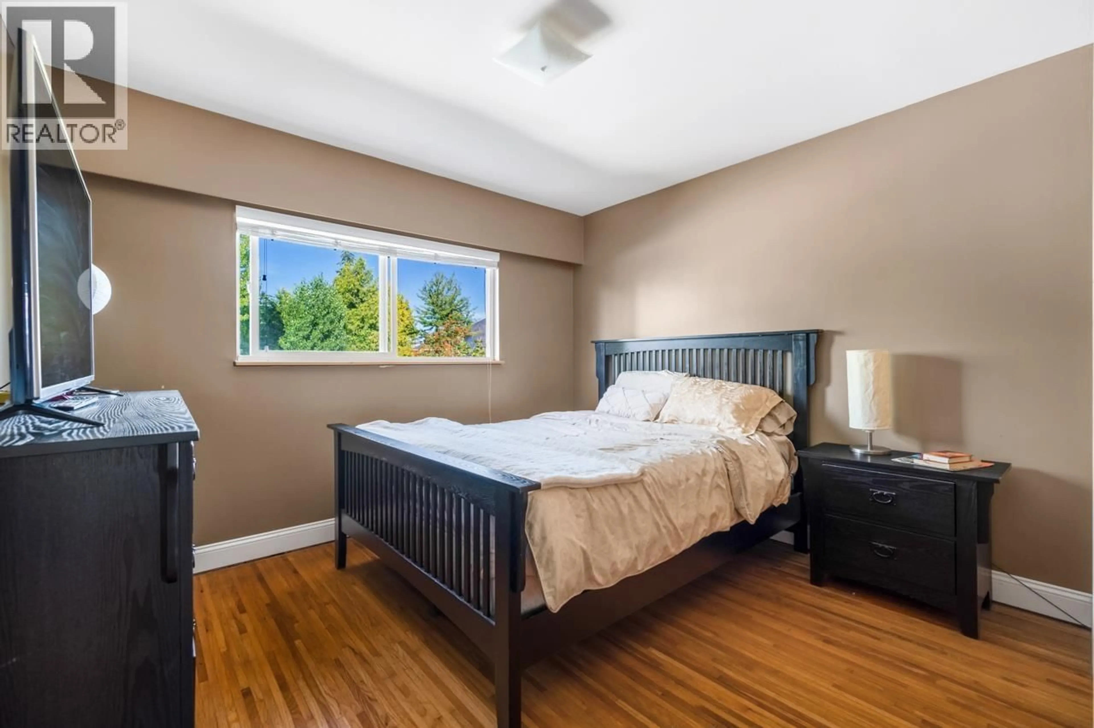Bedroom with bed, wood/laminate floor for 10540 AINTREE CRESCENT, Richmond British Columbia V7A3V1