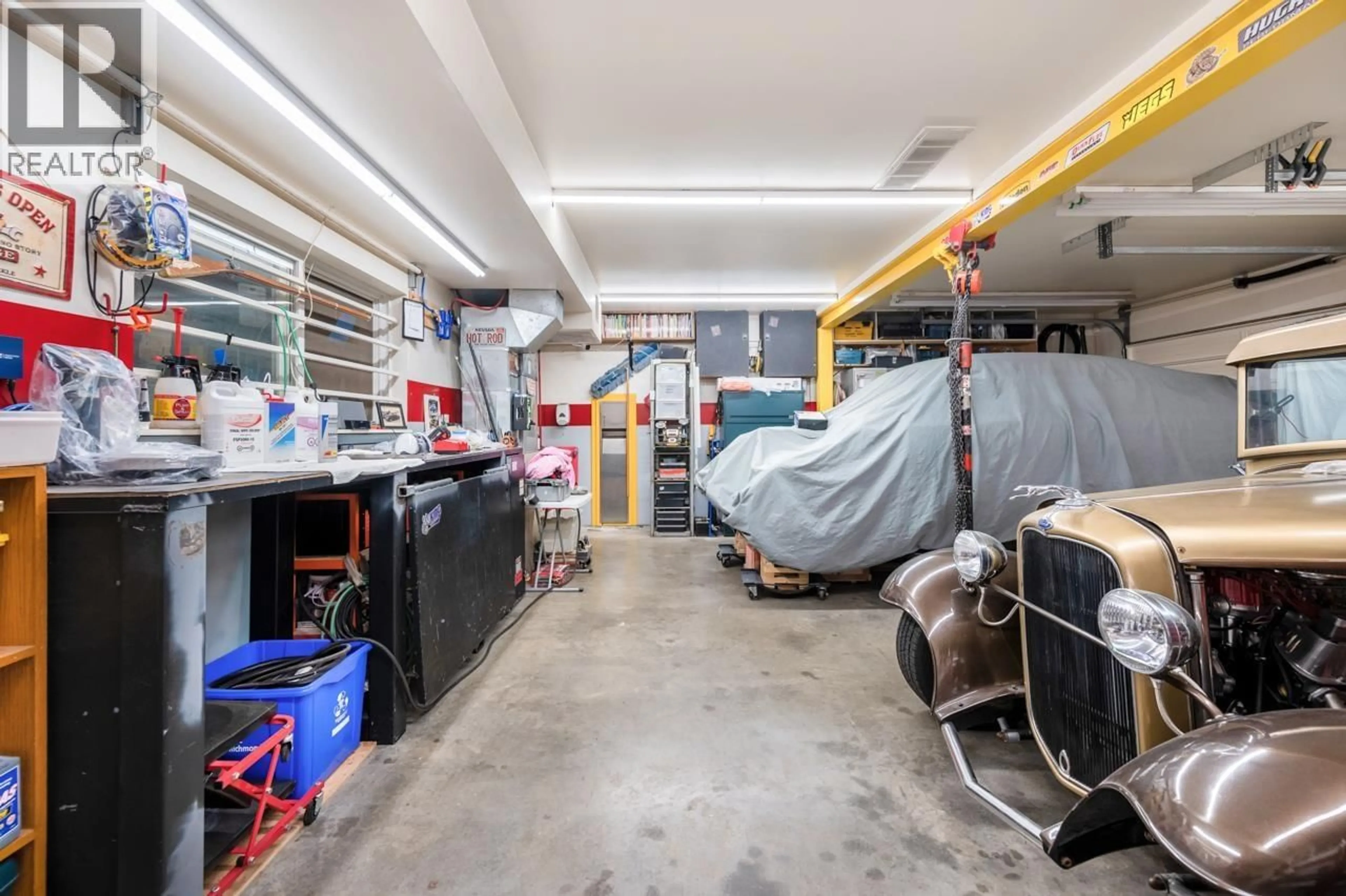 Indoor garage for 10540 AINTREE CRESCENT, Richmond British Columbia V7A3V1
