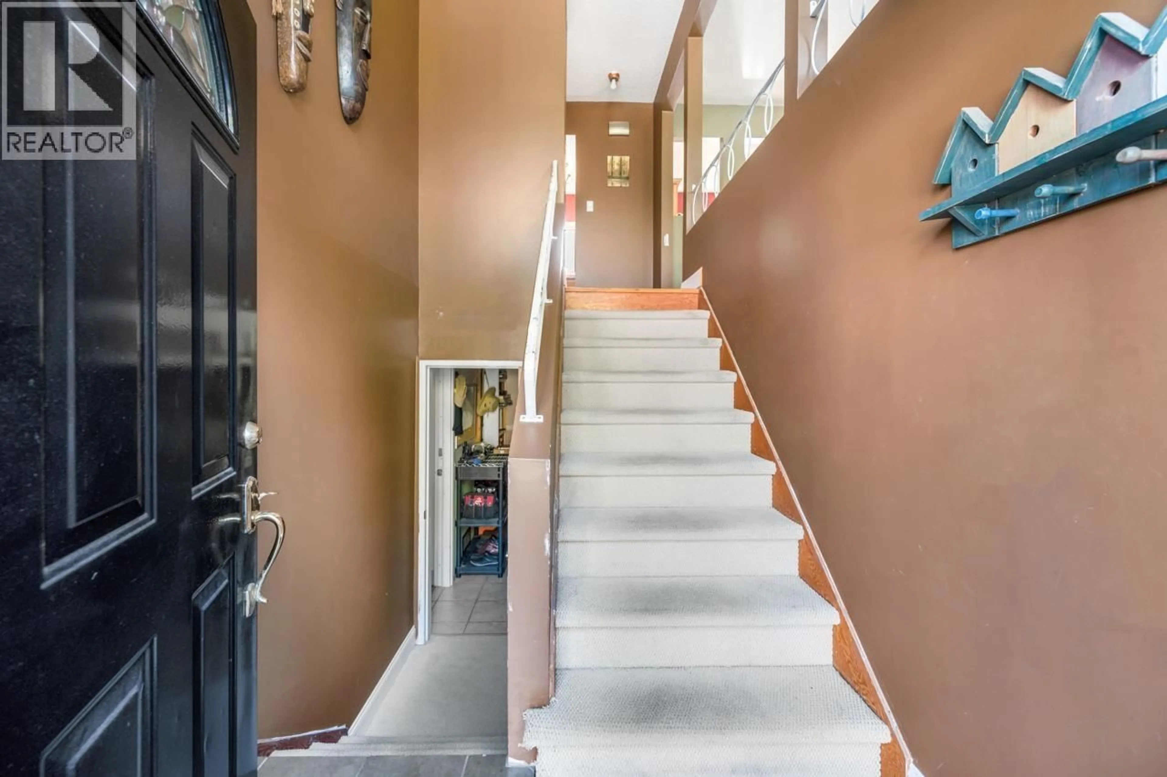 Indoor foyer for 10540 AINTREE CRESCENT, Richmond British Columbia V7A3V1