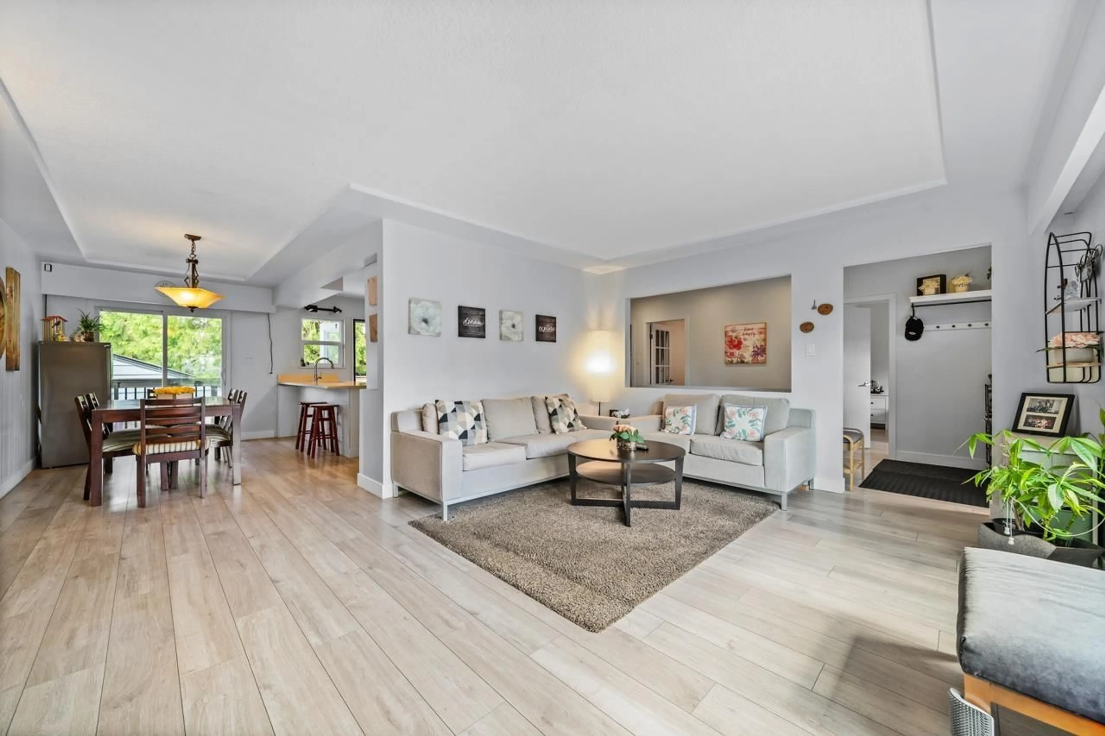 Living room with furniture, unknown for 8857 RUSSELL DRIVE, Delta British Columbia V4C4P6