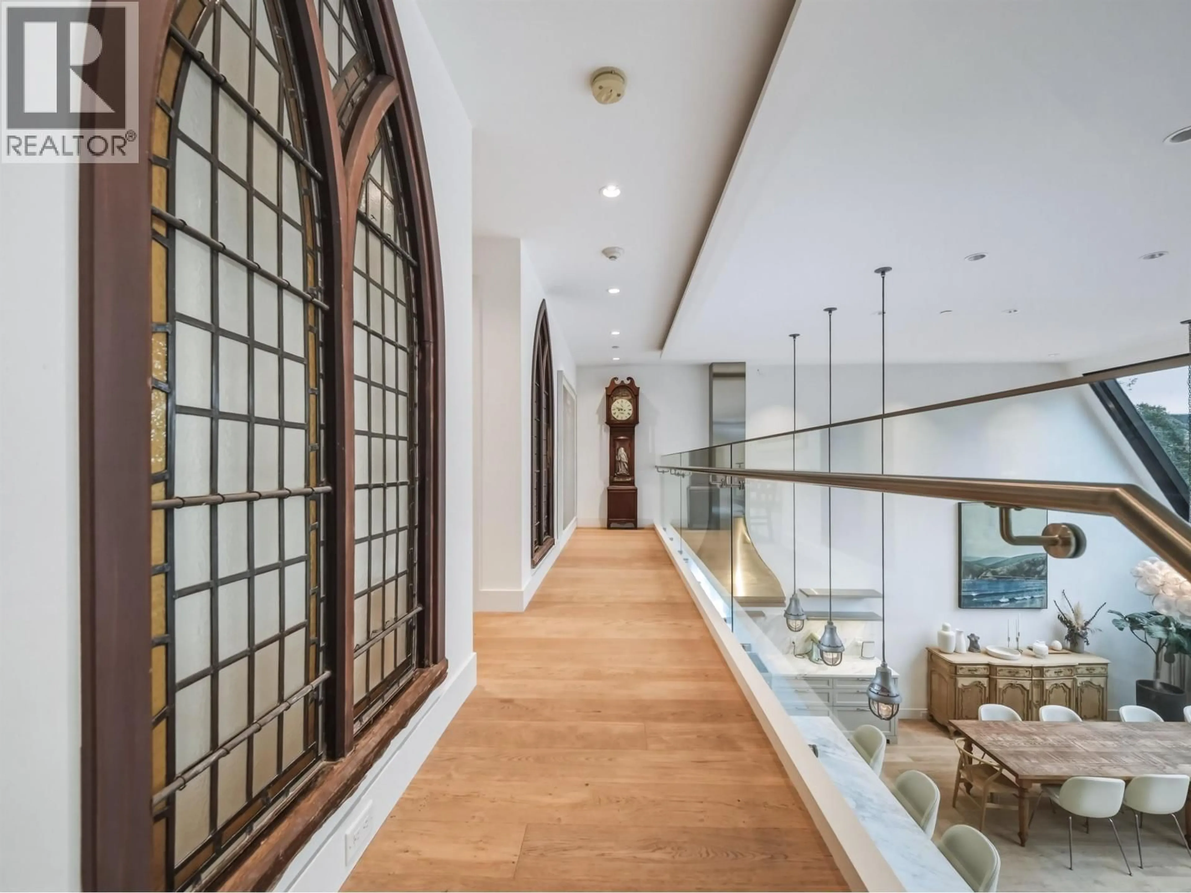 Indoor foyer for 3870 COMMERCIAL STREET, Vancouver British Columbia V5N4G2