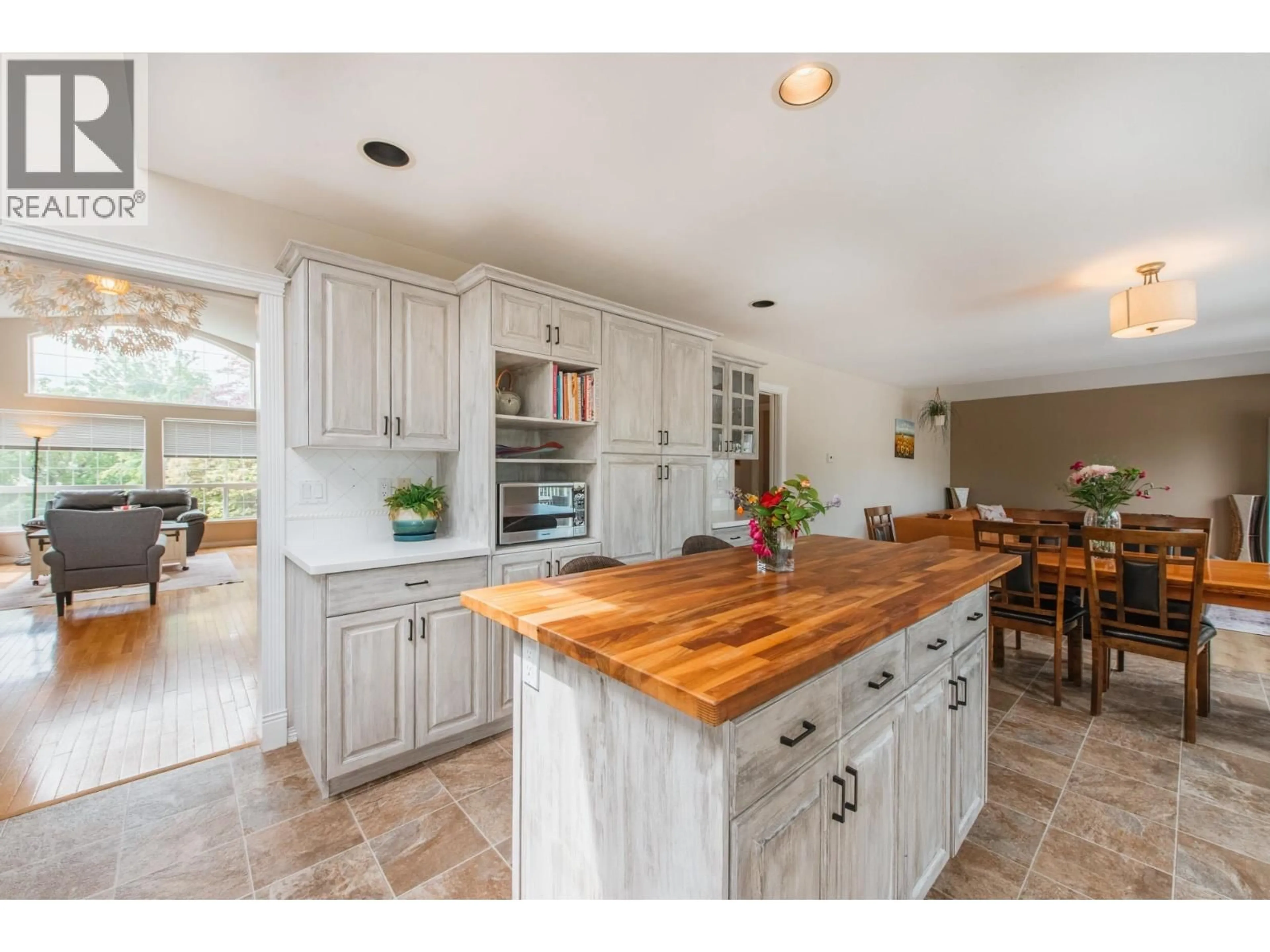 Open concept kitchen, unknown for 5656 COOK PLACE, Sechelt British Columbia V7Z0M7