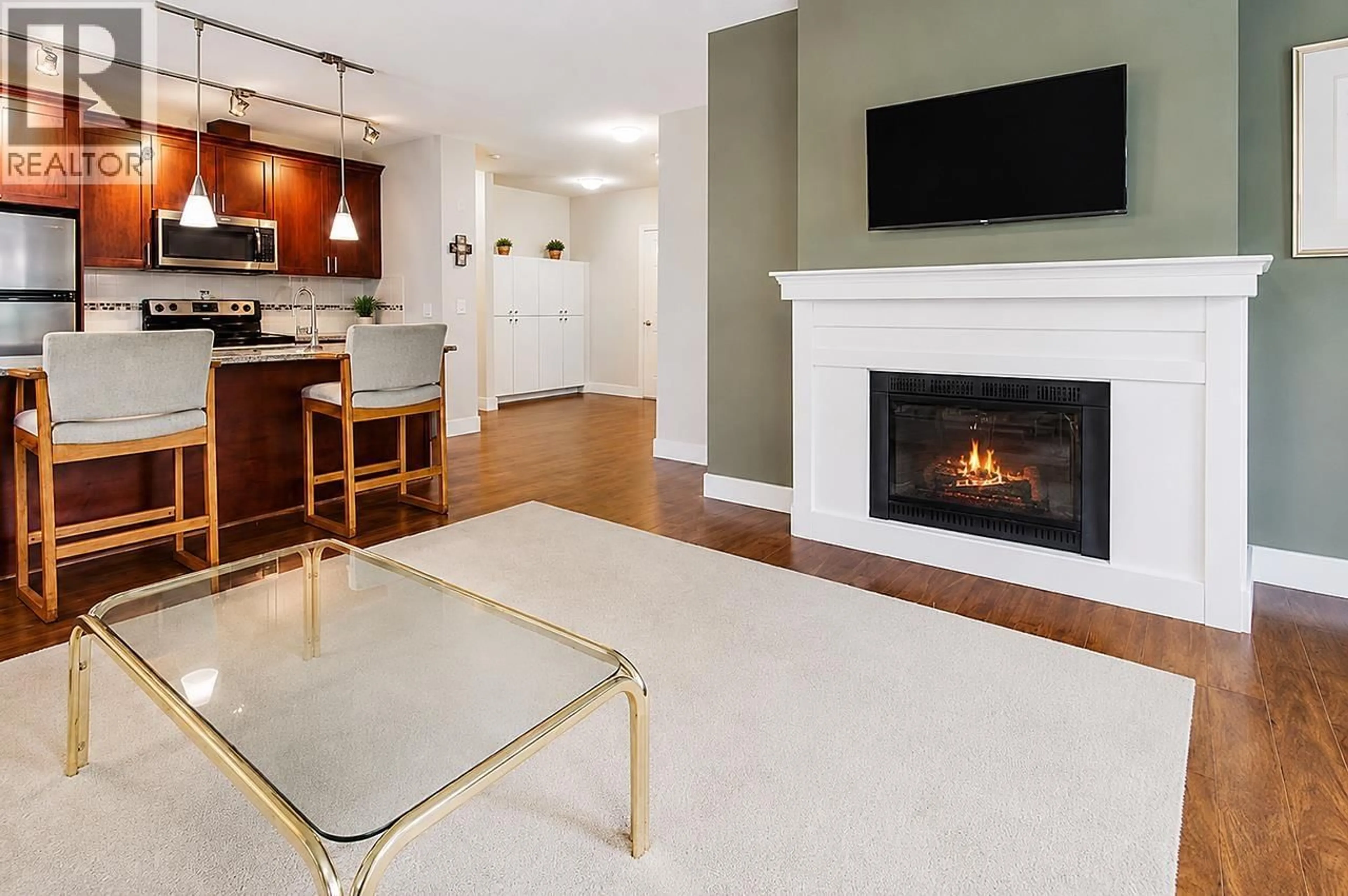 Living room with furniture, unknown for 203 - 2330 SHAUGHNESSY STREET, Port Coquitlam British Columbia V3C0B5