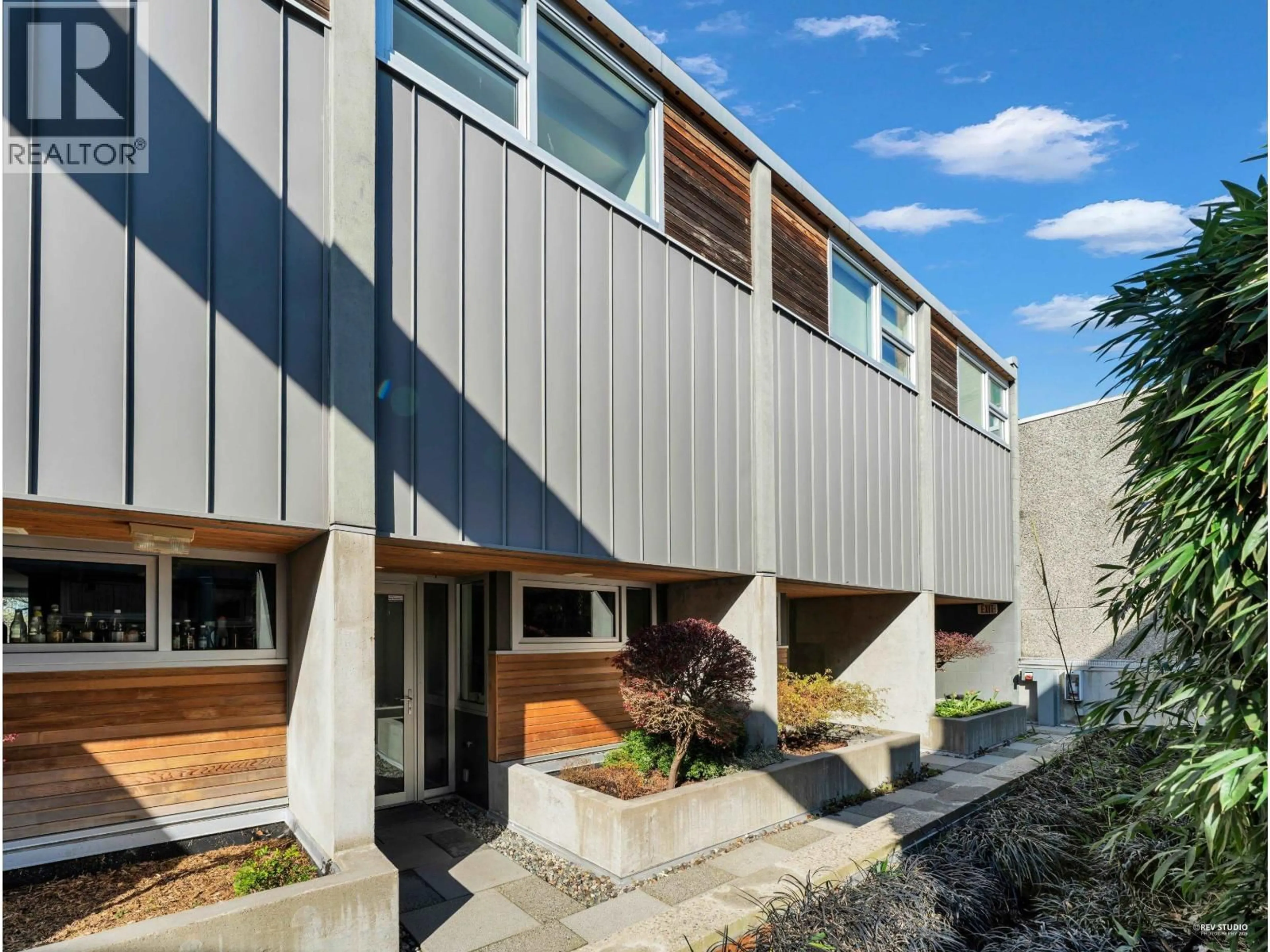 Home with vinyl exterior material, unknown for 2 - 850 8TH AVENUE, Vancouver British Columbia V5Z1E2