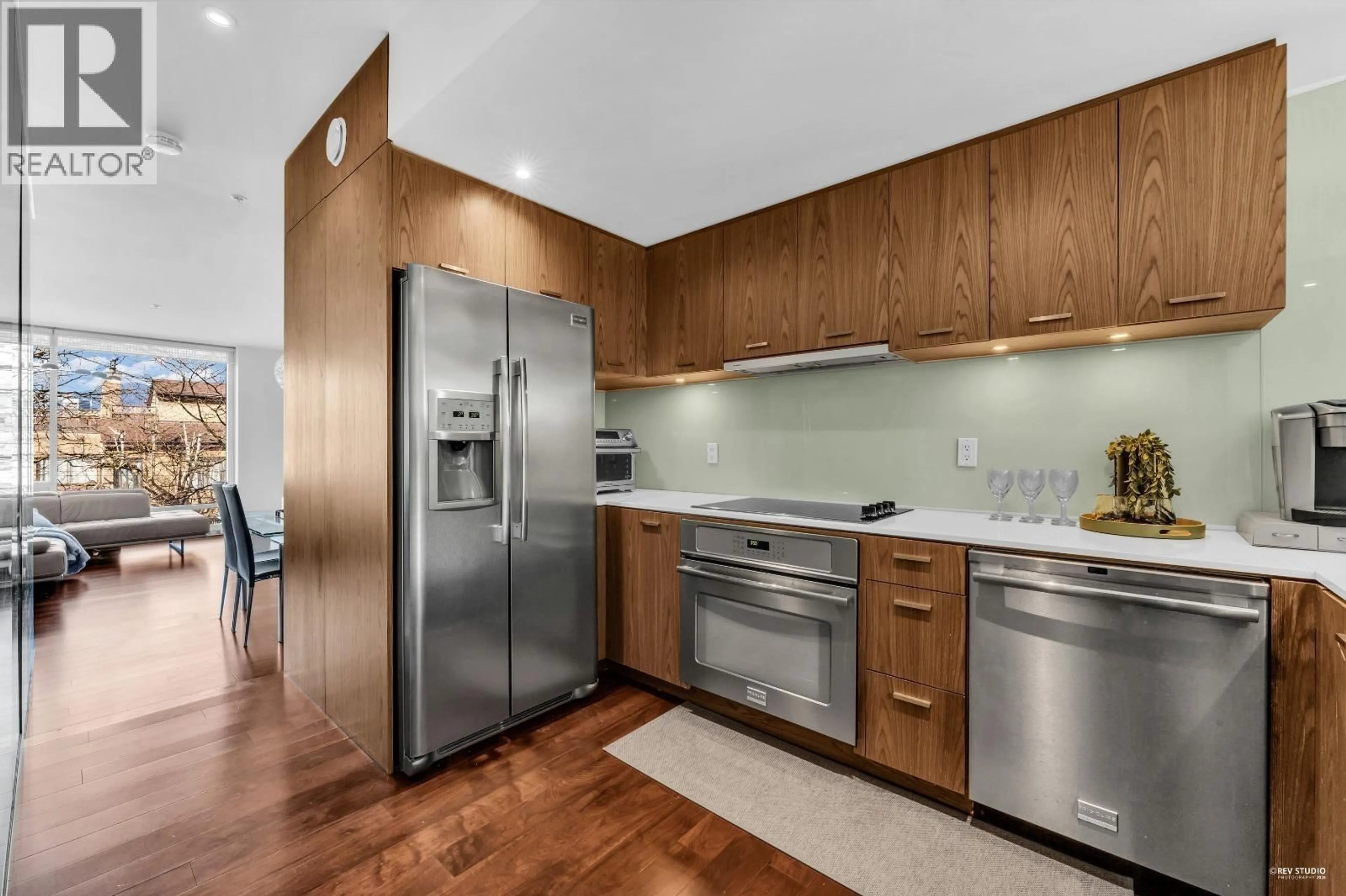 Unknown for 2 - 850 8TH AVENUE, Vancouver British Columbia V5Z1E2