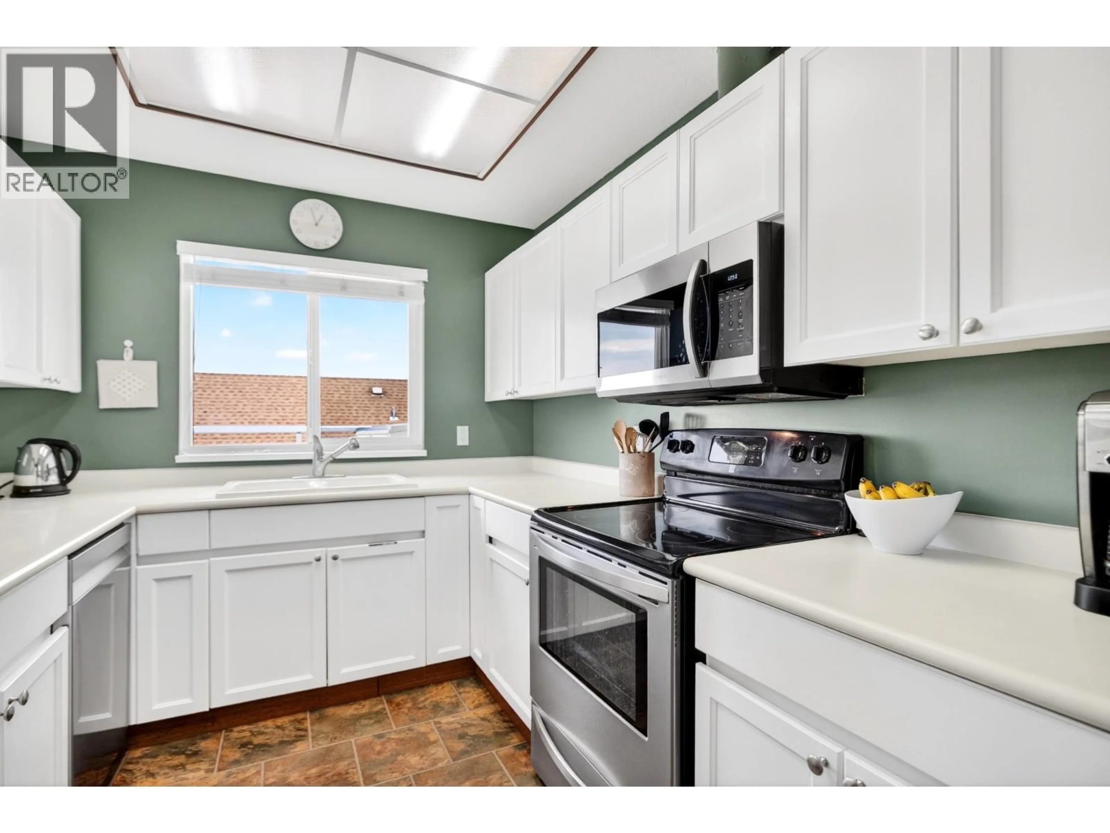 Standard kitchen, ceramic/tile floor for 19 - 5661 LADNER TRUNK ROAD, Delta British Columbia V4K1X3