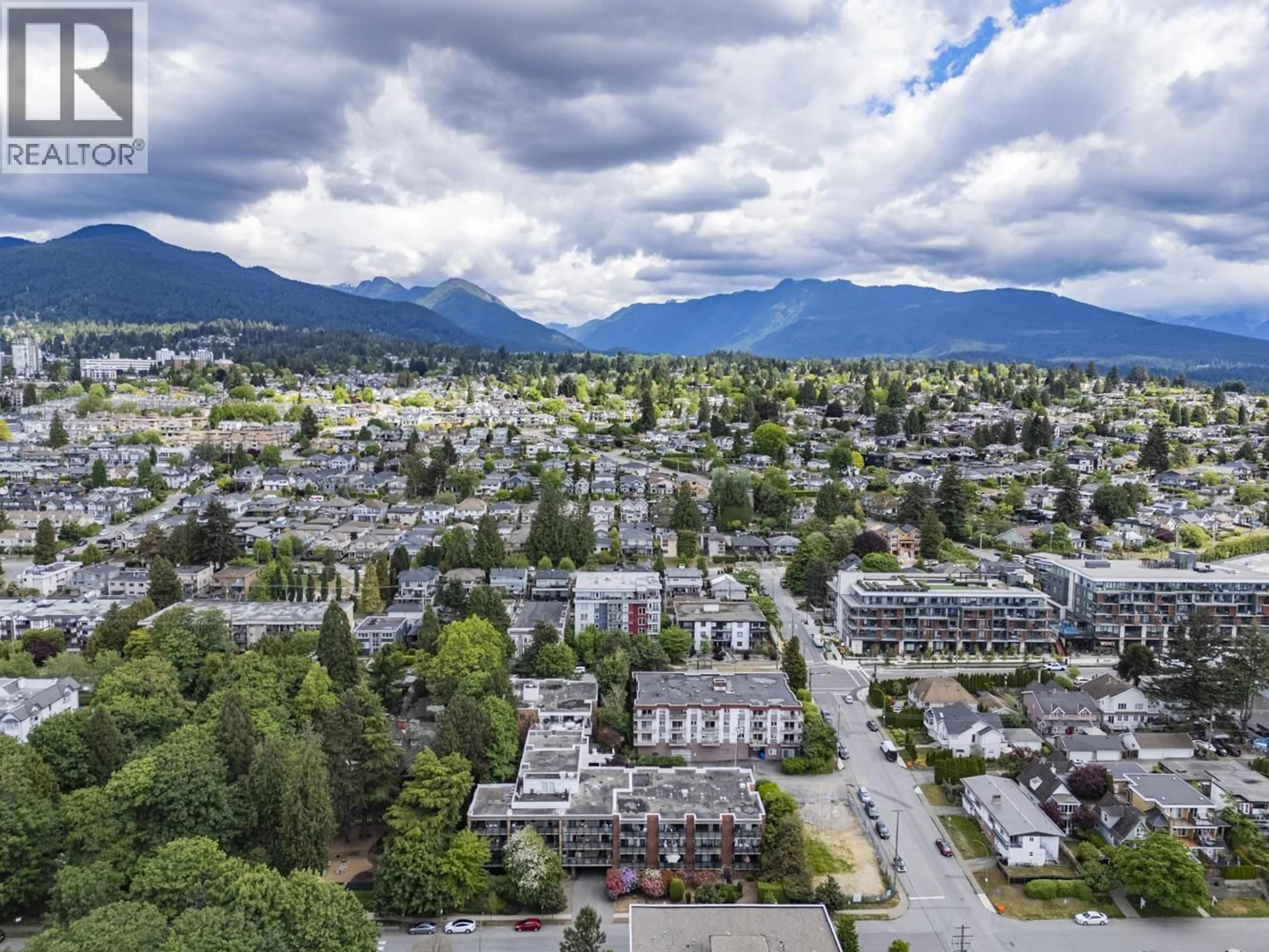 A pic from outside/outdoor area/front of a property/back of a property/a pic from drone, mountain view for 310 - 360 2ND STREET, North Vancouver British Columbia V7L4N6