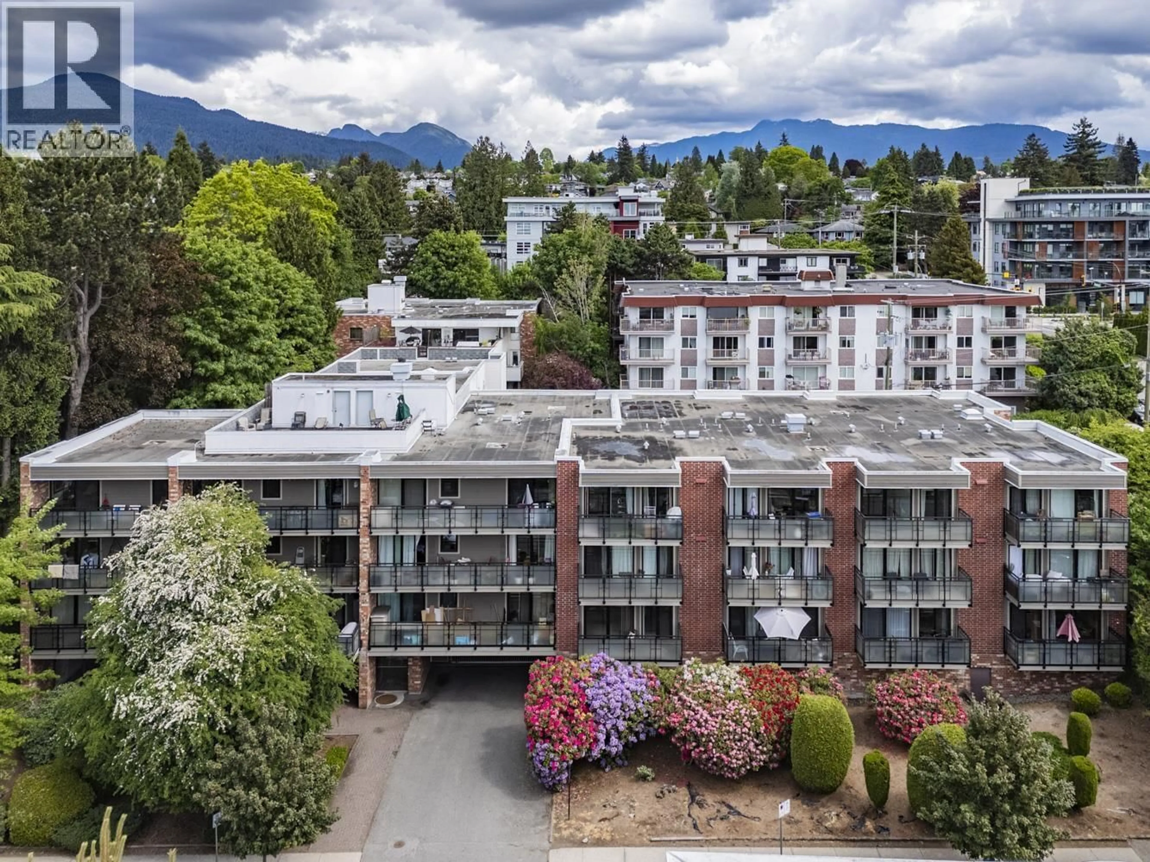 A pic from outside/outdoor area/front of a property/back of a property/a pic from drone, mountain view for 310 - 360 2ND STREET, North Vancouver British Columbia V7L4N6