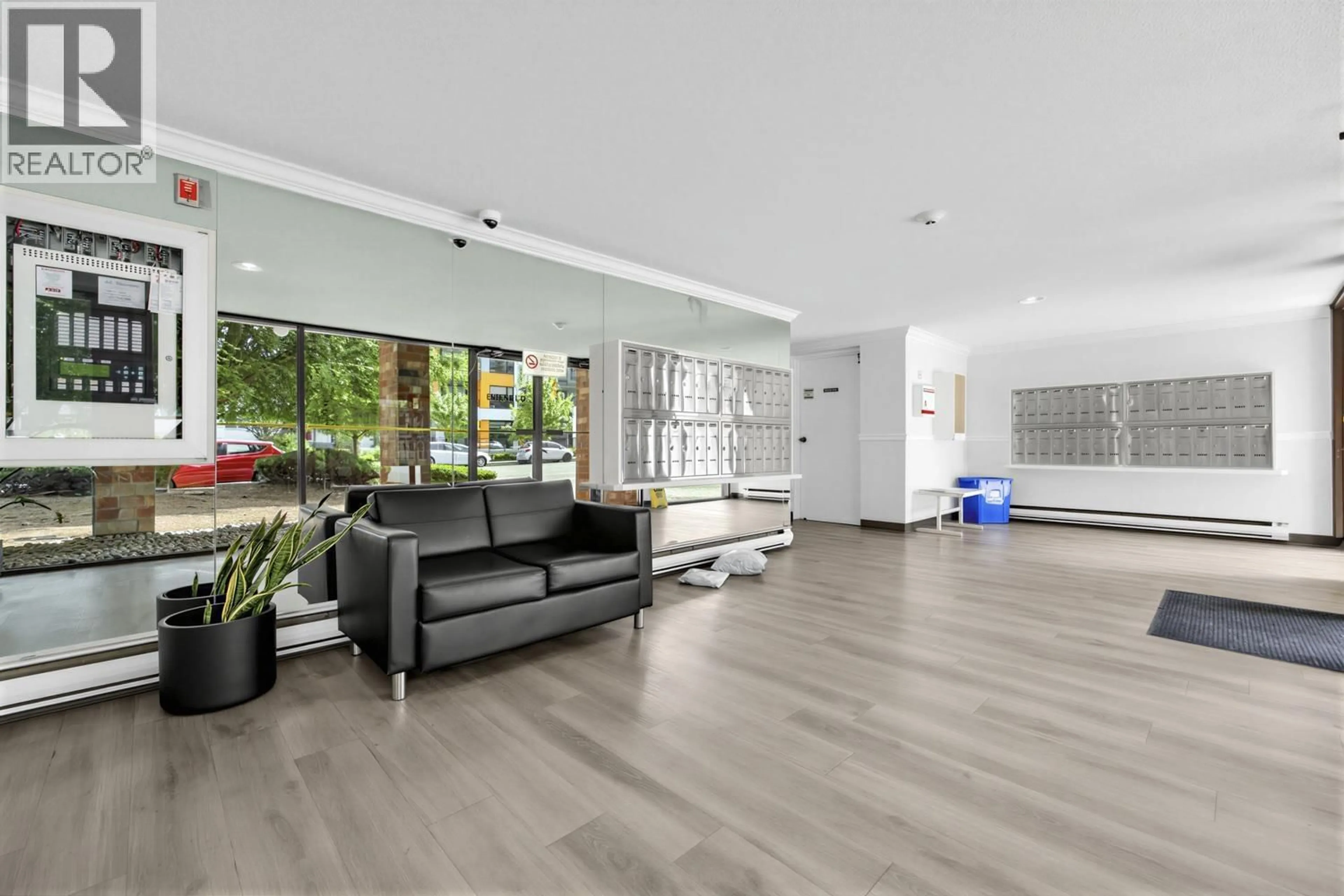 Lobby for 310 - 360 2ND STREET, North Vancouver British Columbia V7L4N6