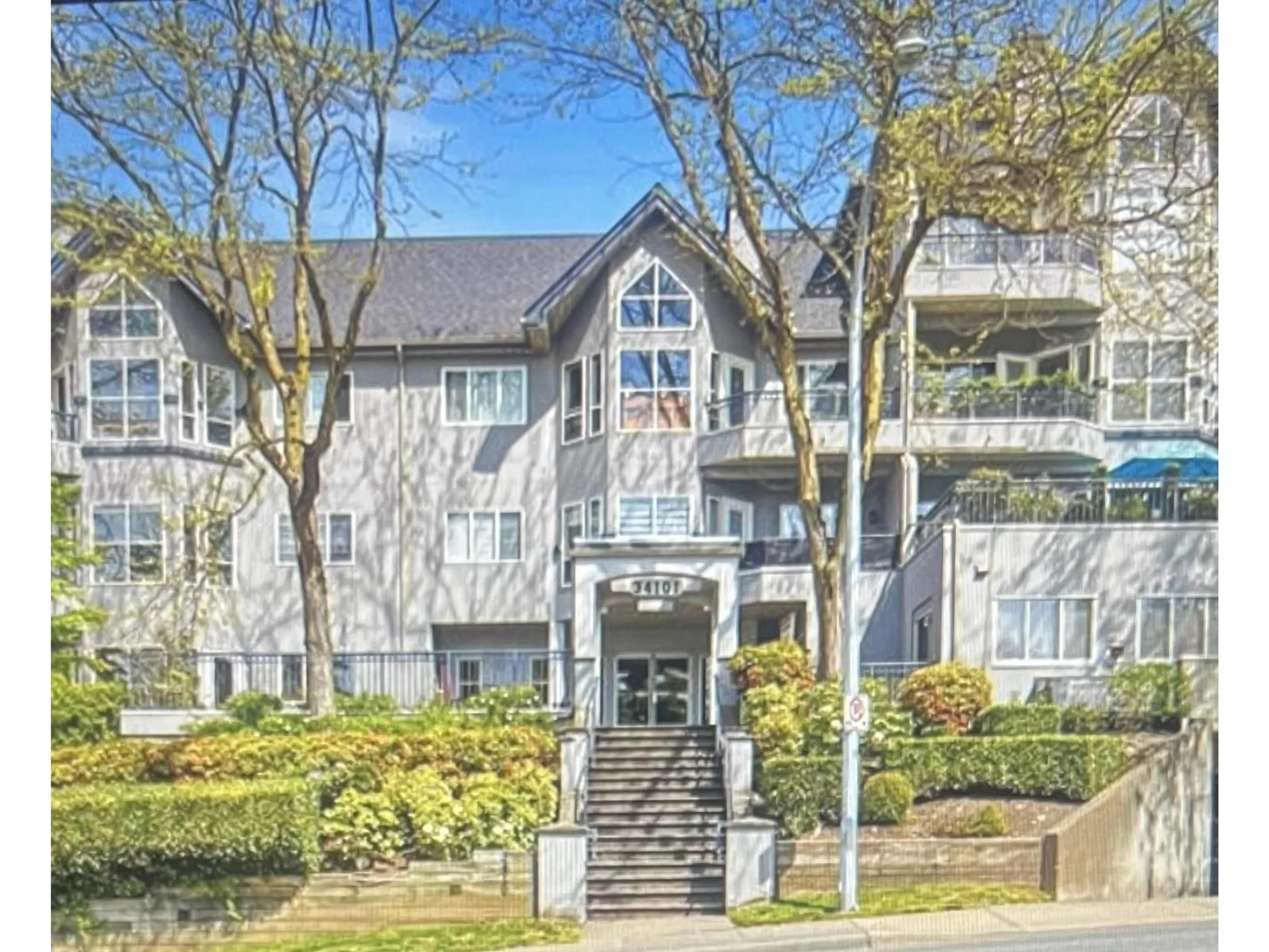 A pic from outside/outdoor area/front of a property/back of a property/a pic from drone, street for 208 - 34101 OLD YALE ROAD, Abbotsford British Columbia V2S2K4