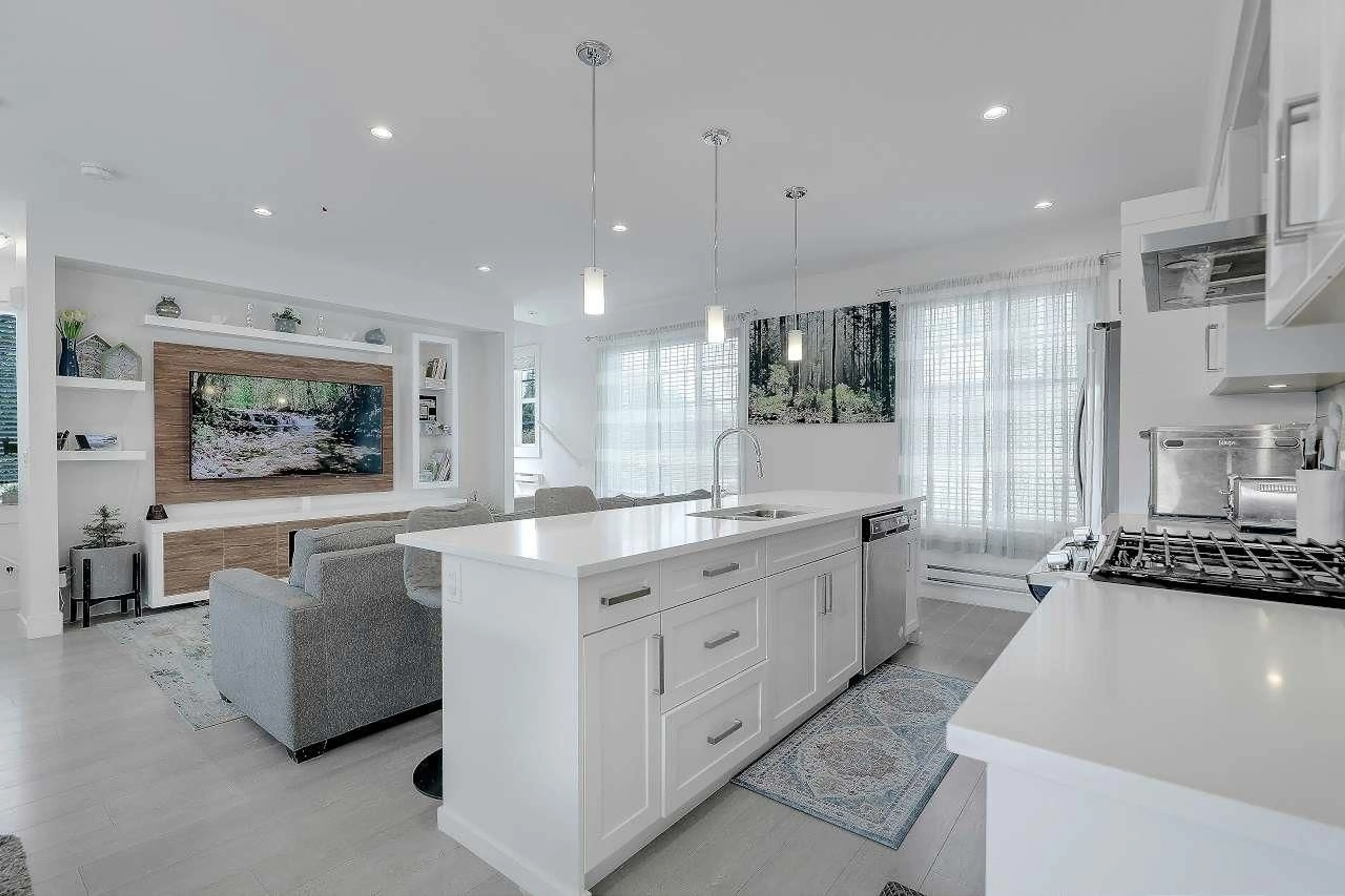 Open concept kitchen, ceramic/tile floor for 1 - 14499 64 AVENUE, Surrey British Columbia V3S1X5