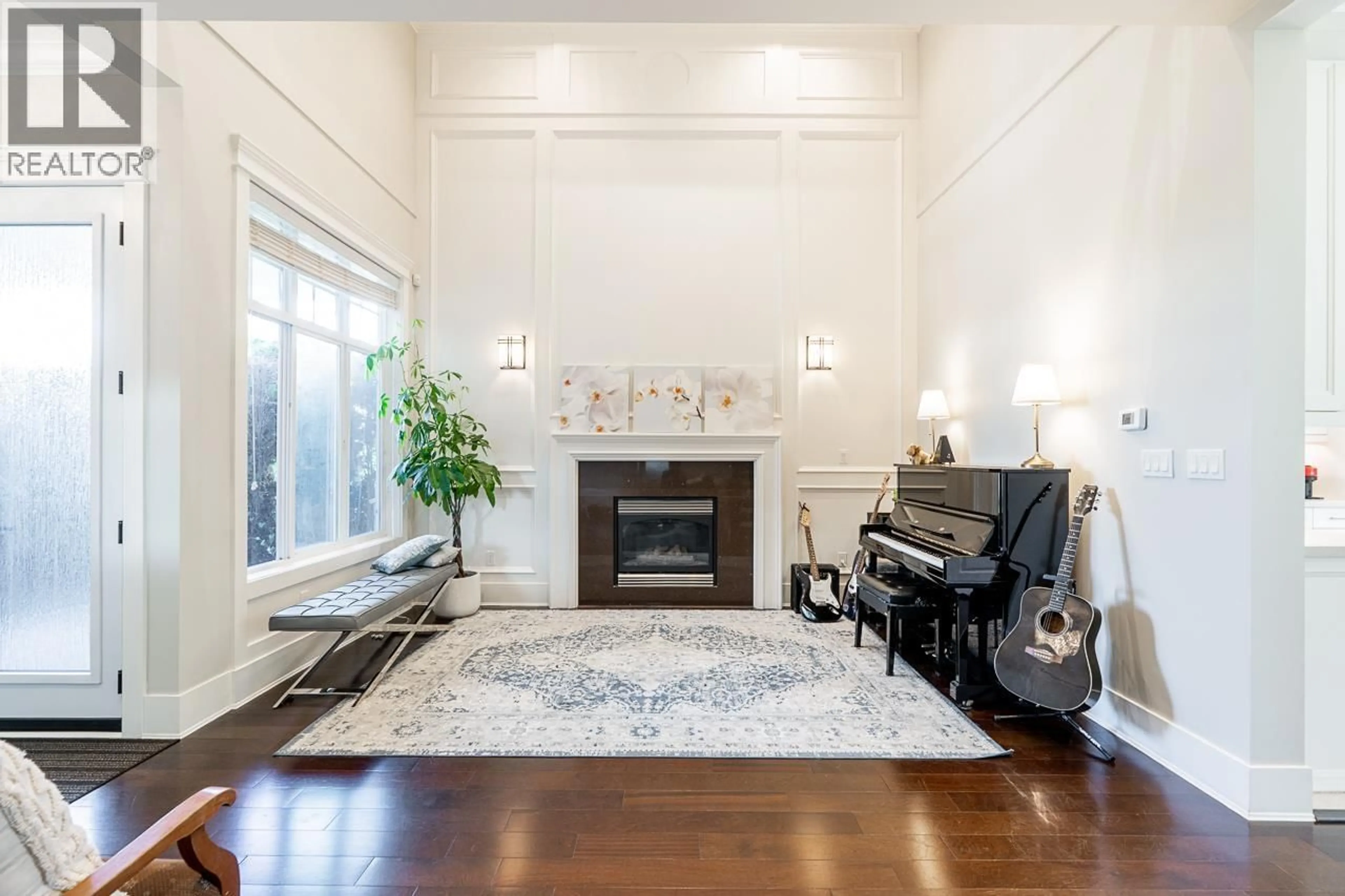 Living room with furniture, unknown for 4988 DUNCLIFFE ROAD, Richmond British Columbia V7E3N1