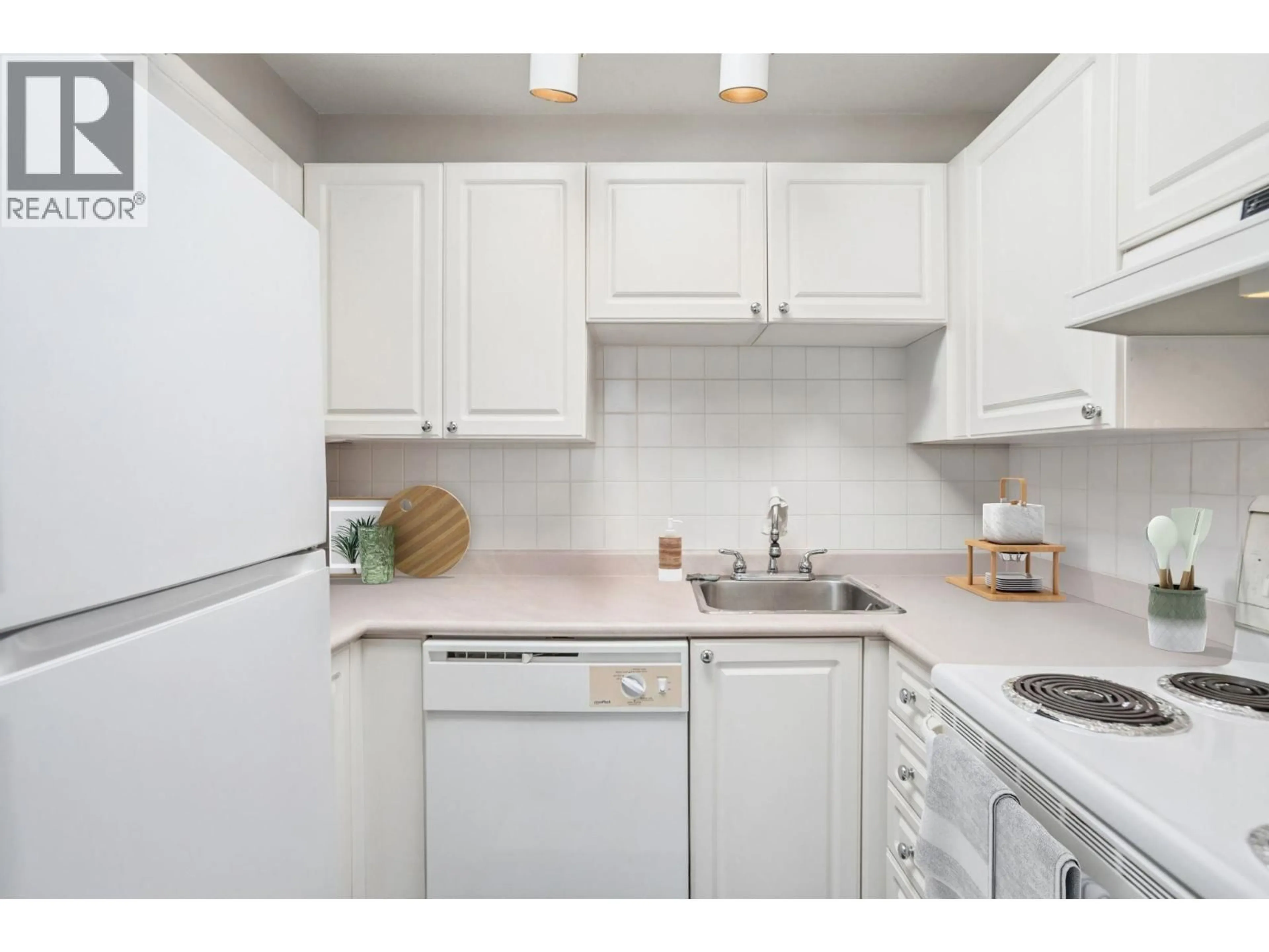 Standard kitchen, unknown for PH3 - 4113 FRASER STREET, Vancouver British Columbia V5V4E9