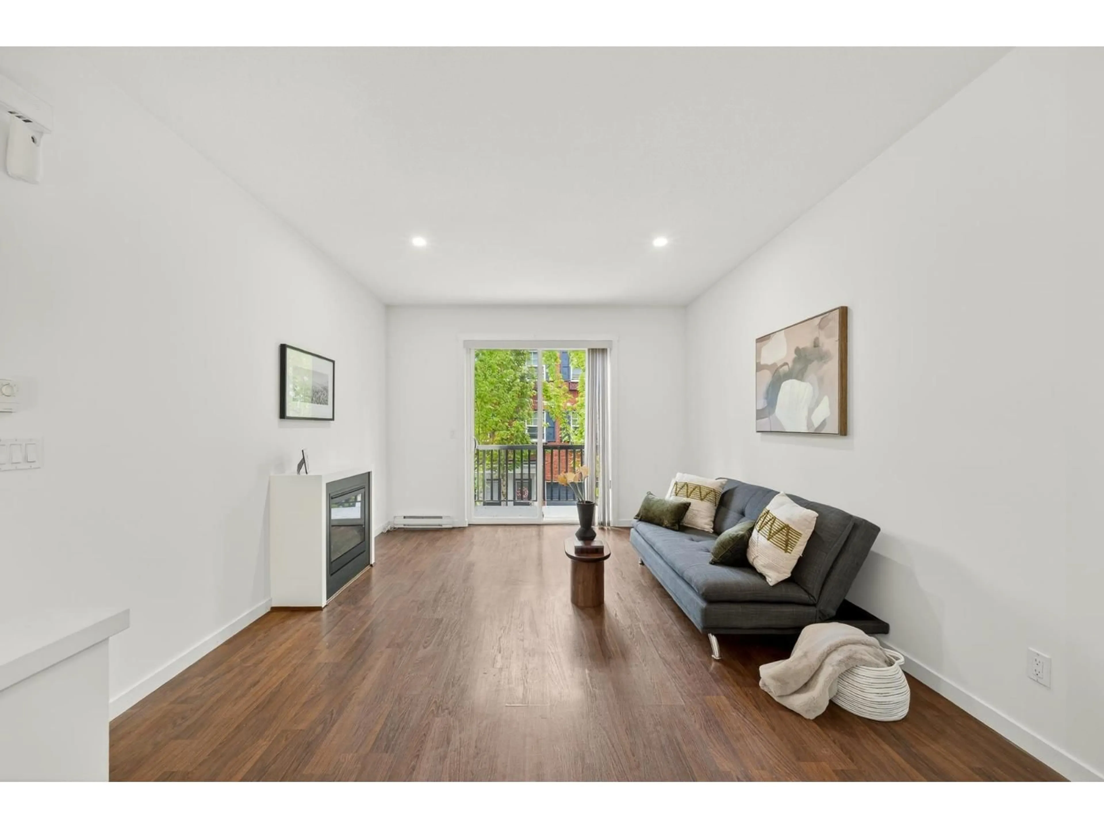 Living room with furniture, wood/laminate floor for 4 - 7348 192A STREET, Surrey British Columbia V4N6J2