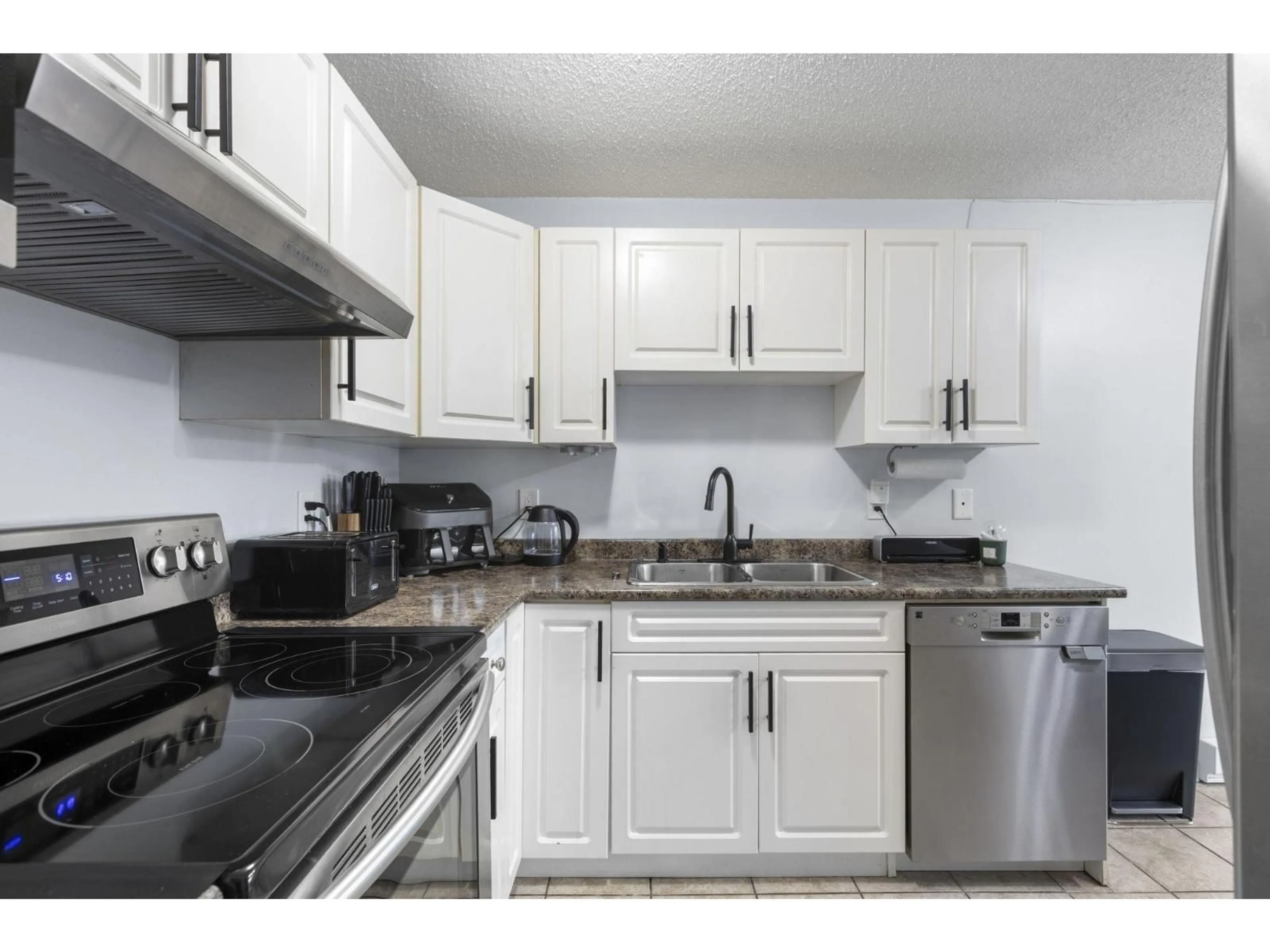 Standard kitchen, unknown for 13 - 46260 HARFORD STREET, Chilliwack British Columbia V2P2W3