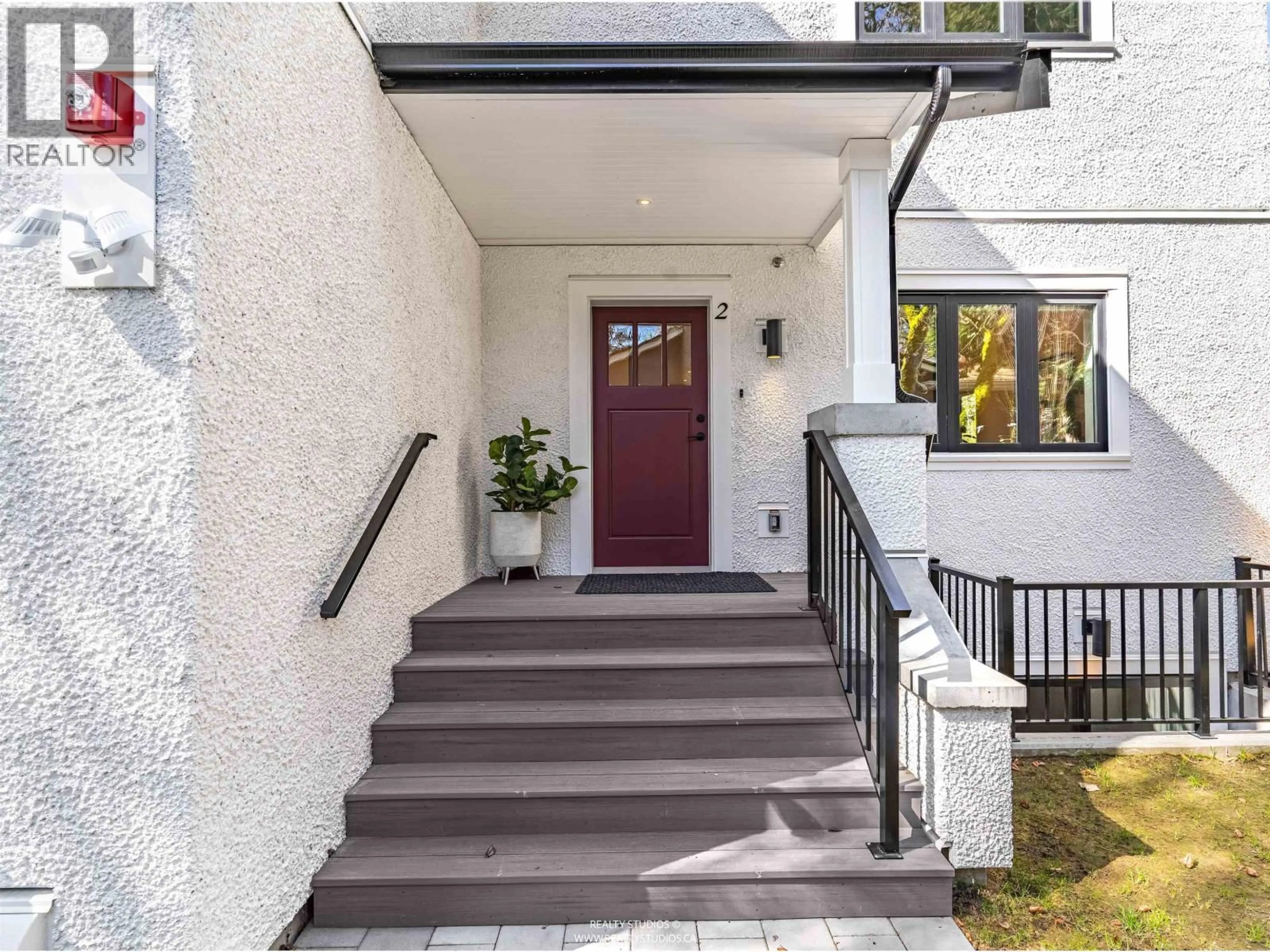 Indoor entryway for 2 - 4088 MAPLE CRESCENT, Vancouver British Columbia V6J4B2