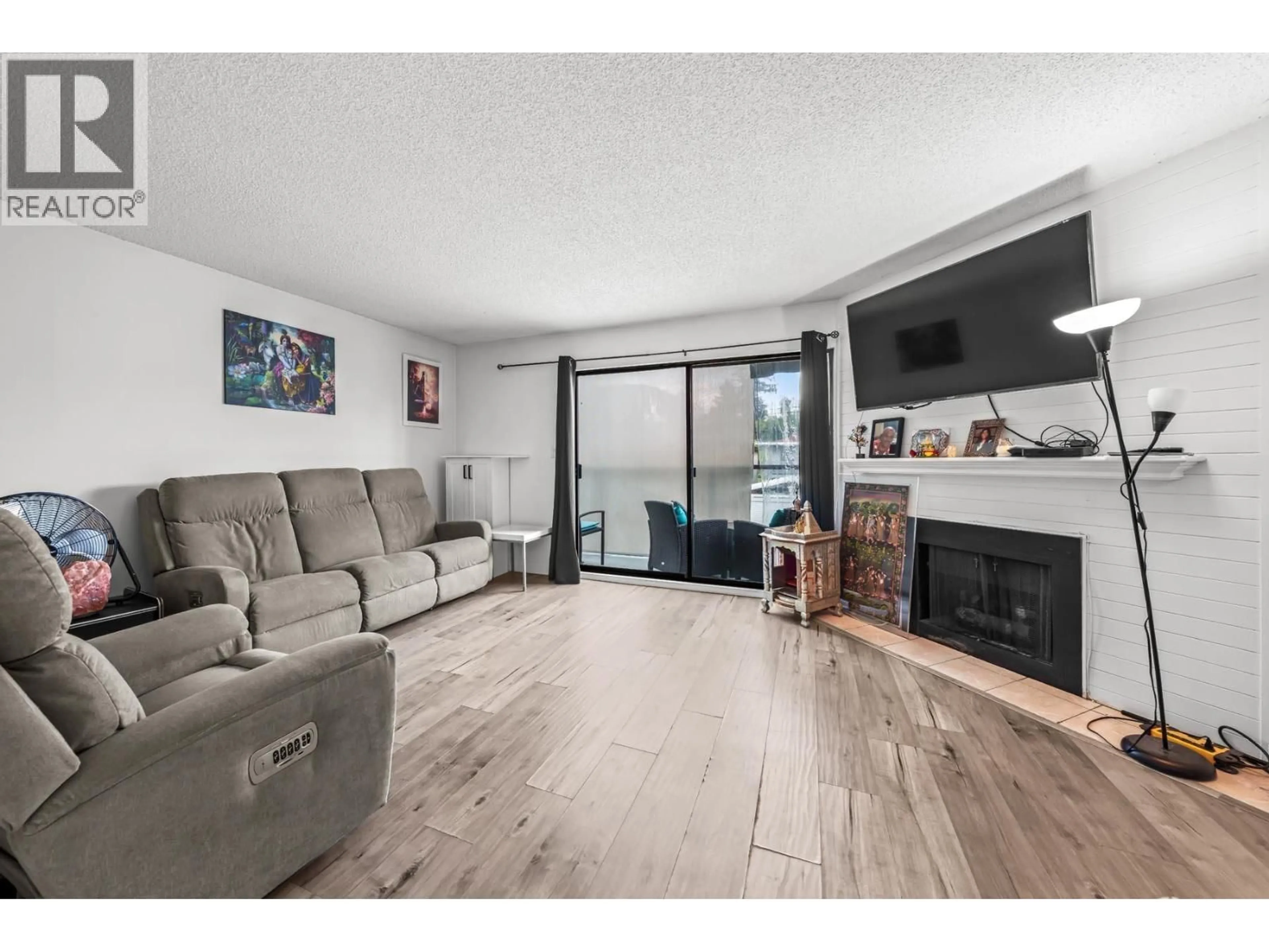 Living room with furniture, unknown for 301 - 315 TENTH STREET, New Westminster British Columbia V3M3Y2