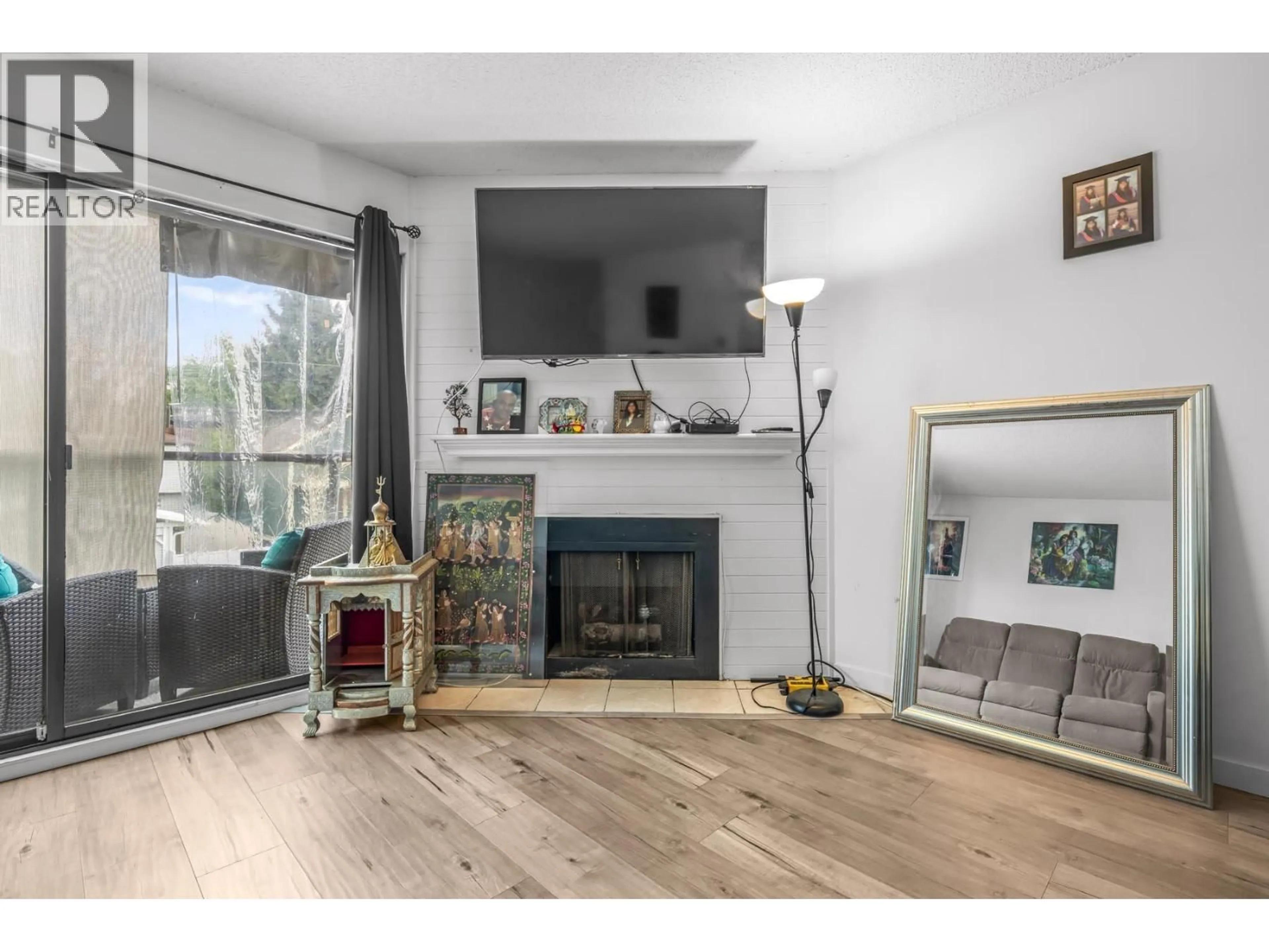 Living room with furniture, wood/laminate floor for 301 - 315 TENTH STREET, New Westminster British Columbia V3M3Y2
