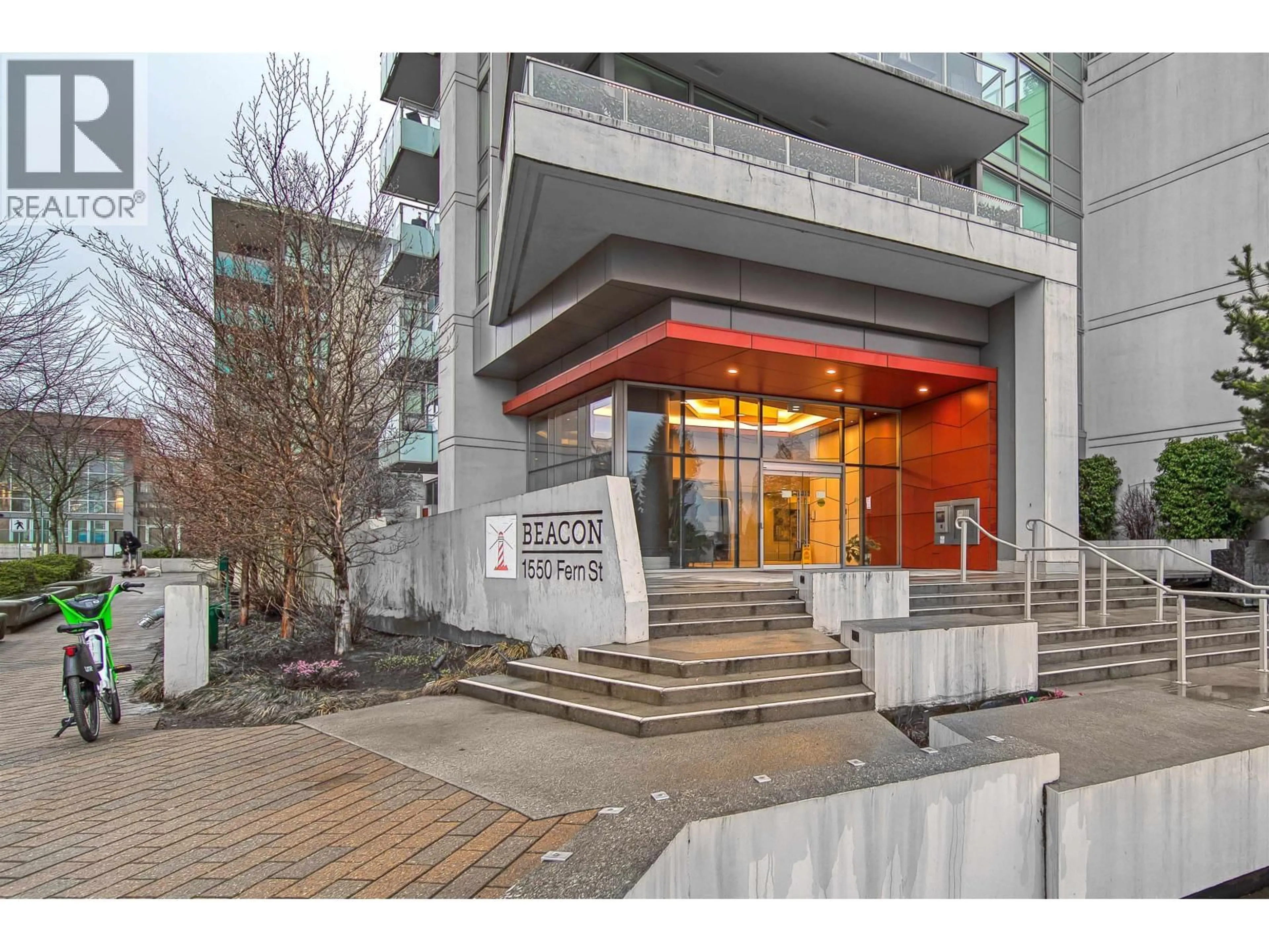 Indoor foyer for 1107 - 1550 FERN STREET, North Vancouver British Columbia V7J0A9