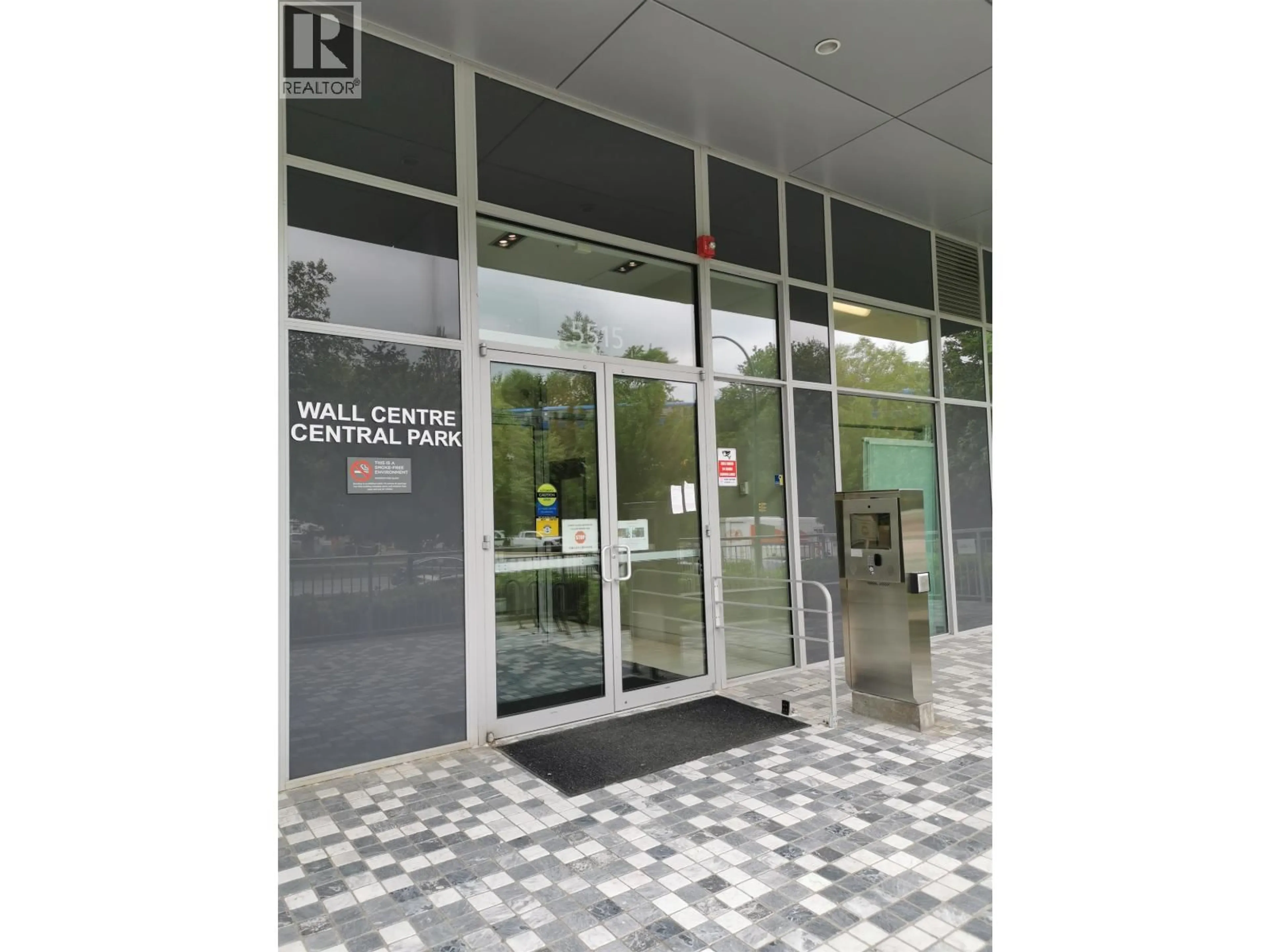 Indoor foyer for 2202 - 5515 BOUNDARY ROAD, Vancouver British Columbia V5R0E3