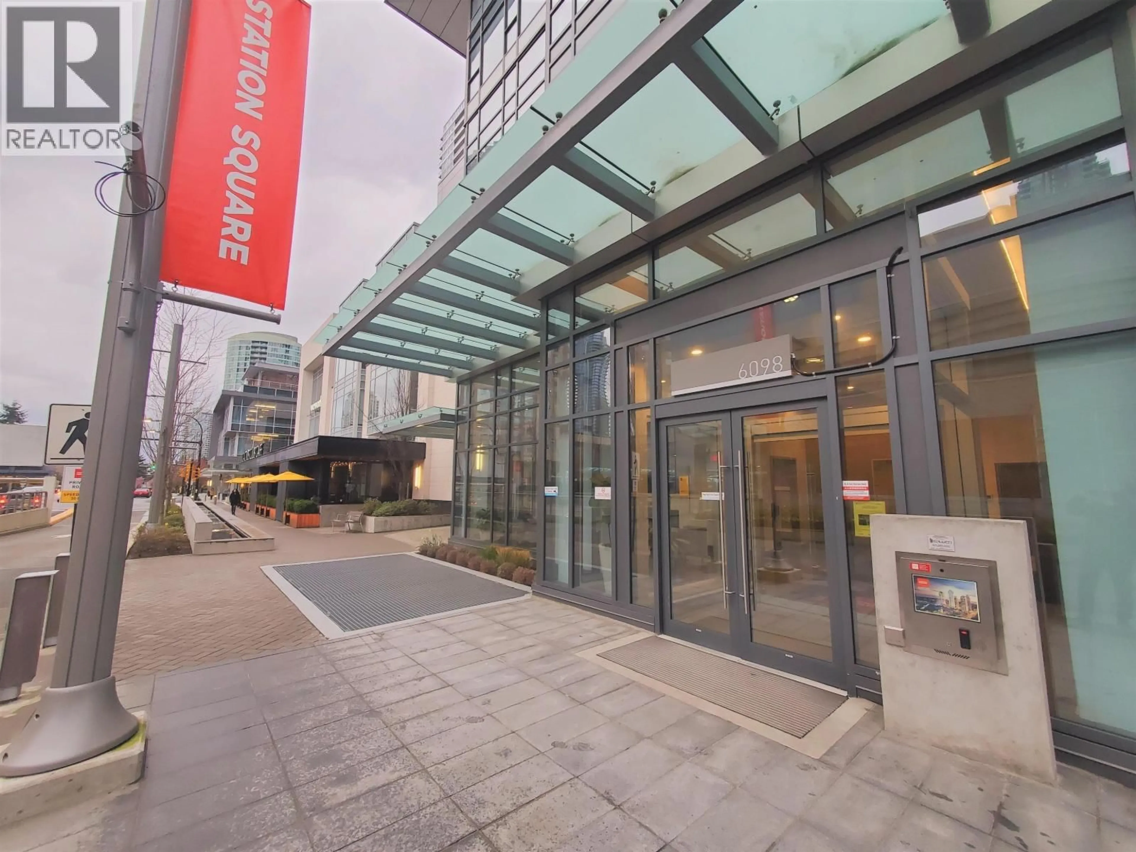 Indoor foyer for 2703 - 6098 STATION STREET, Burnaby British Columbia V5H0H4