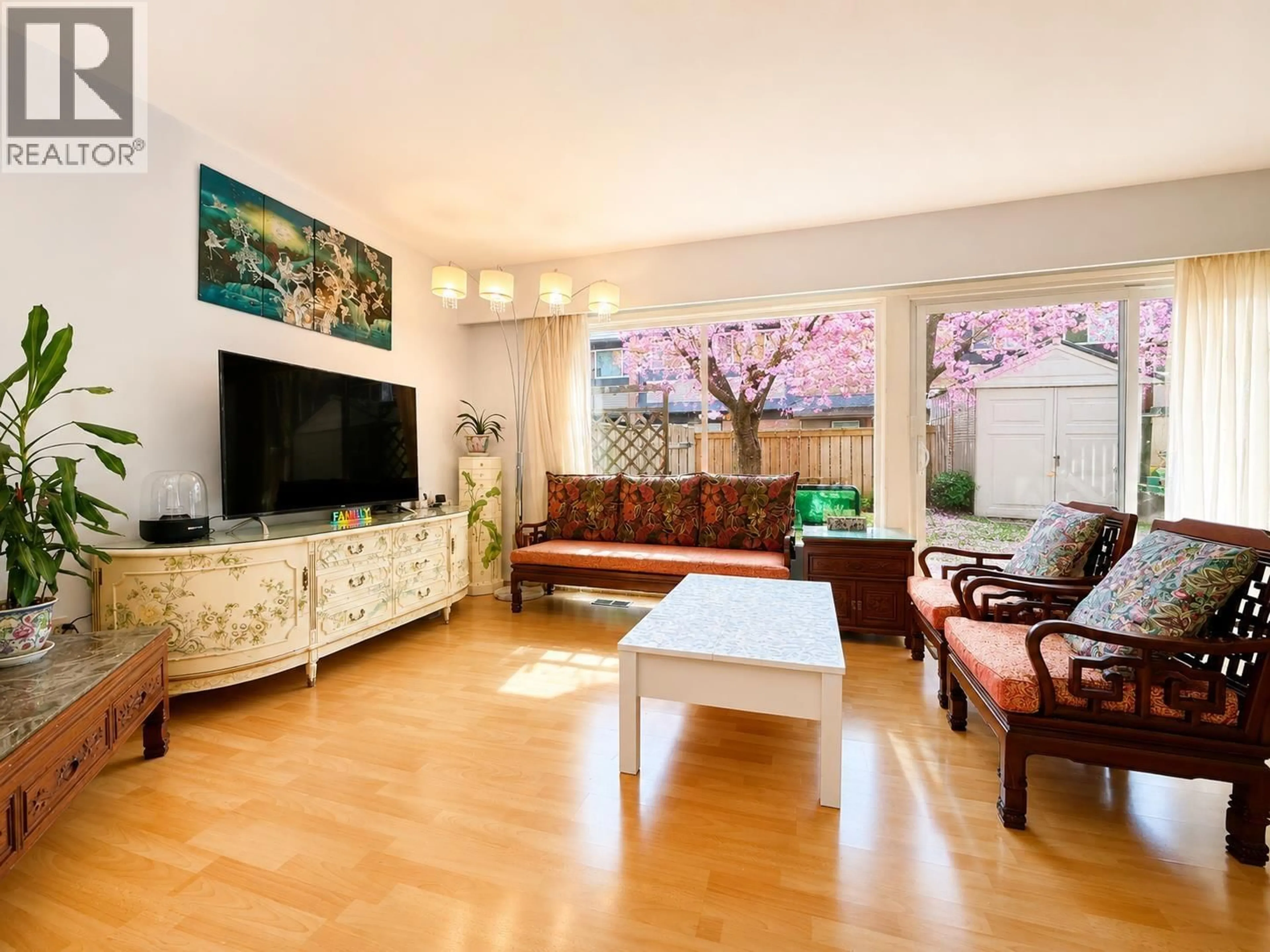 Living room with furniture, wood/laminate floor for 27 - 10011 SWINTON CRESCENT, Richmond British Columbia V7A3S9