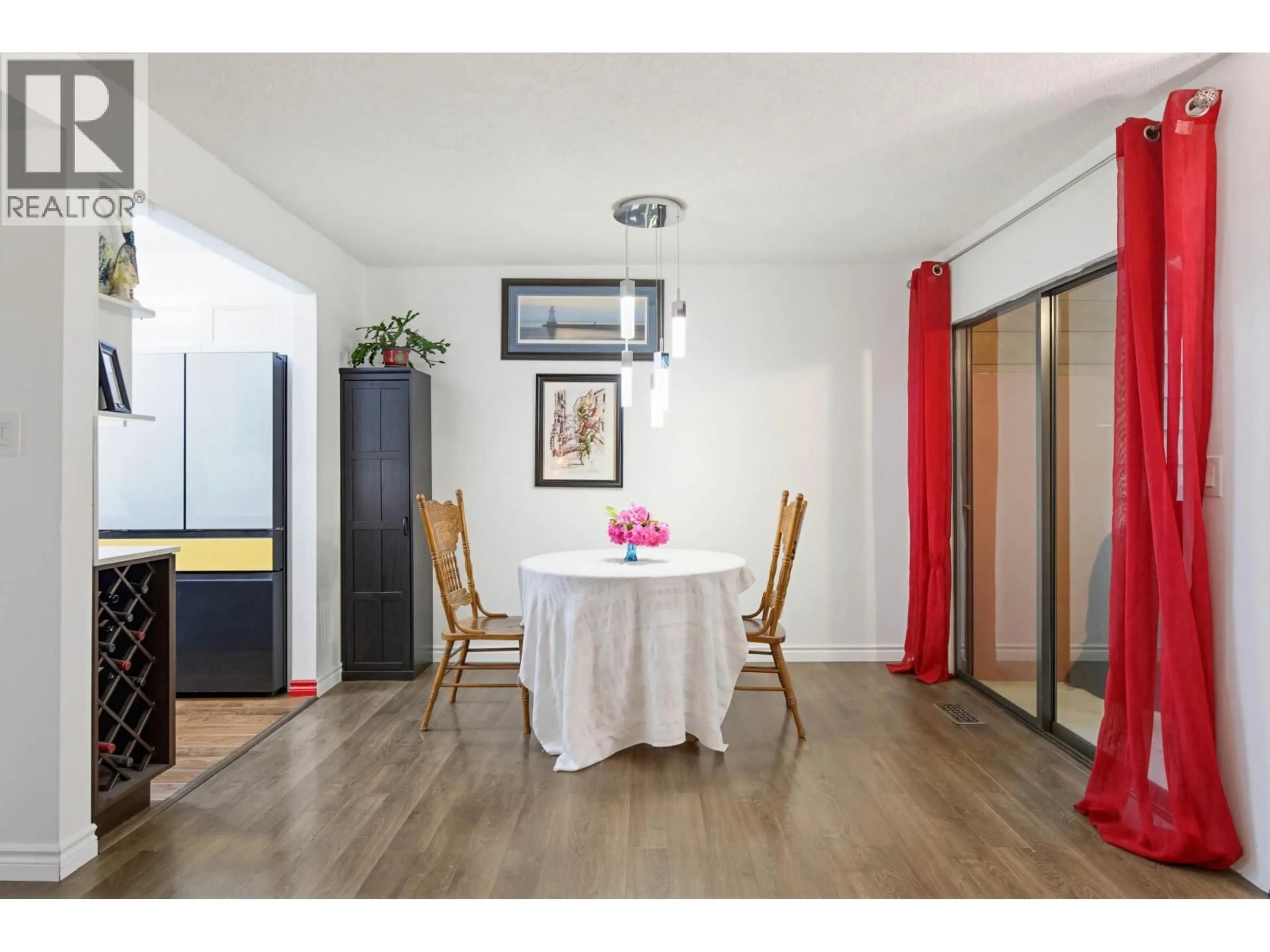 Dining room, wood/laminate floor for 320 CORNELL WAY, Port Moody British Columbia V3H3W2