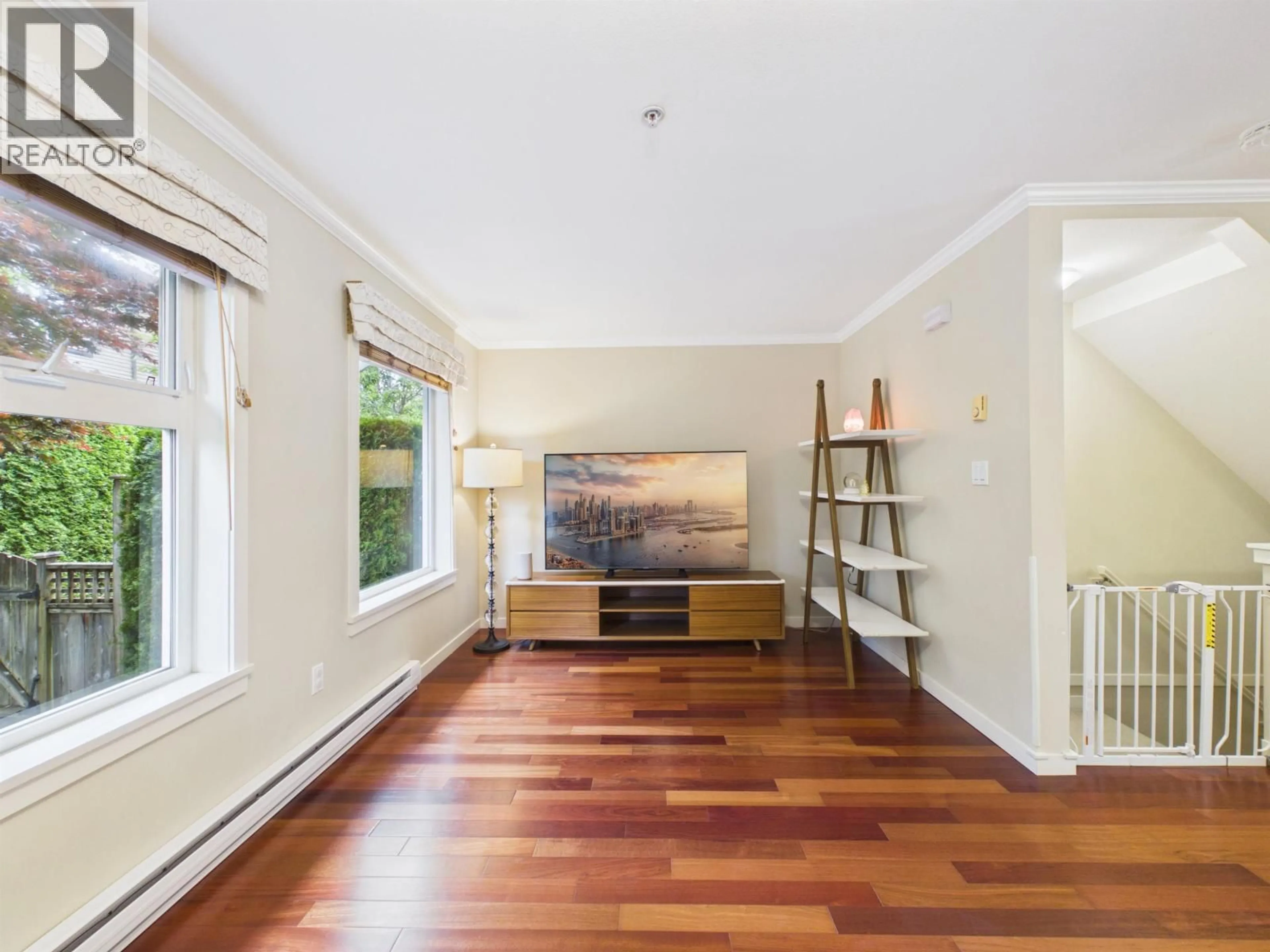 Unknown for 6 - 6498 ELGIN AVENUE, Burnaby British Columbia V5H3S6