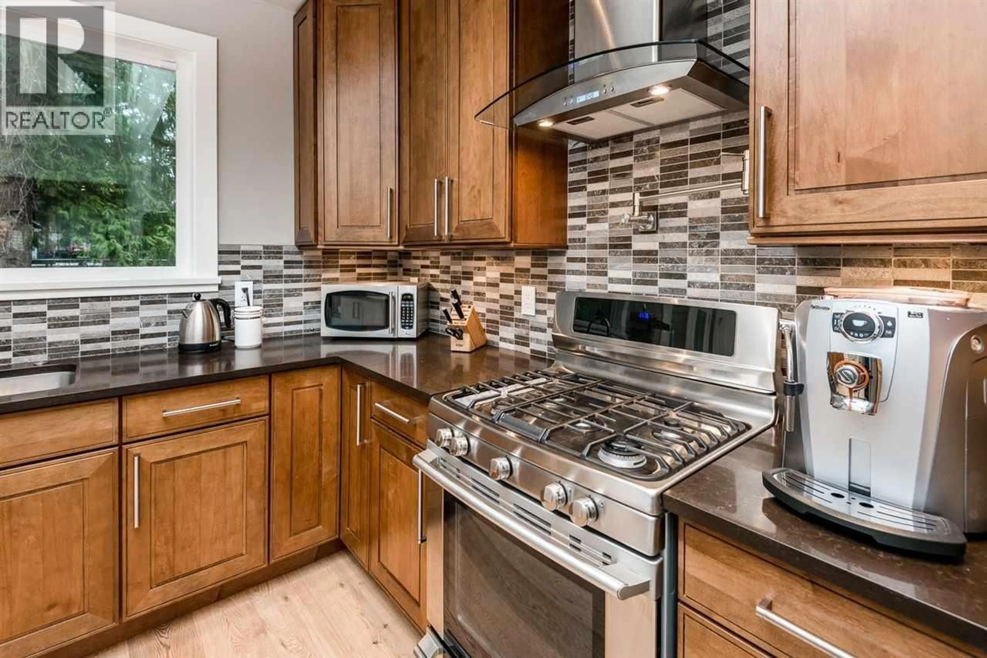 Contemporary kitchen, ceramic/tile floor for 2388 PATRICIA AVENUE, Port Coquitlam British Columbia V3B2H3
