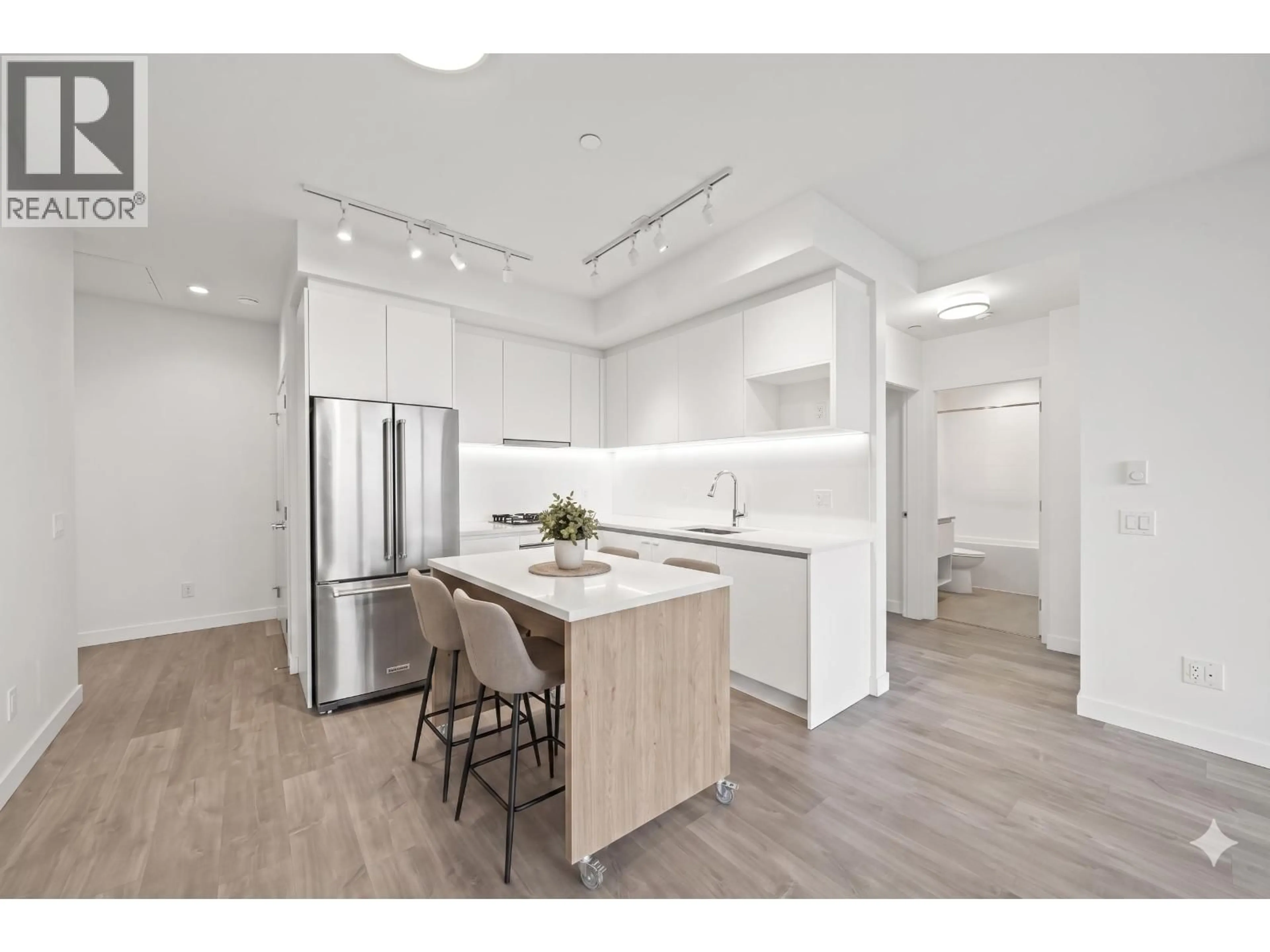 Open concept kitchen, wood/laminate floor for 3504 - 657 WHITING WAY, Coquitlam British Columbia V3J0J6