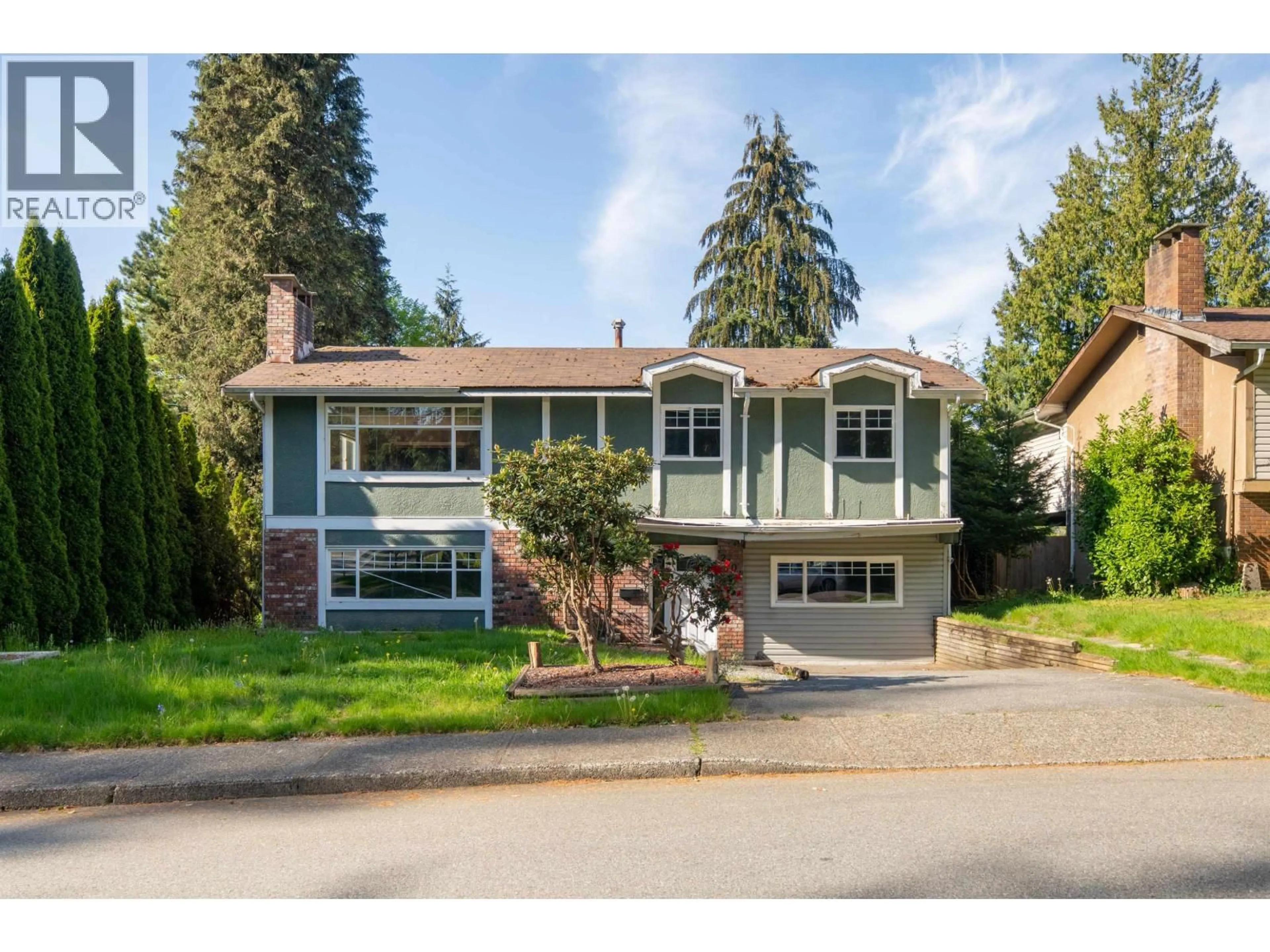Home with vinyl exterior material, street for 2701 DAYBREAK AVENUE, Coquitlam British Columbia V3C2E8