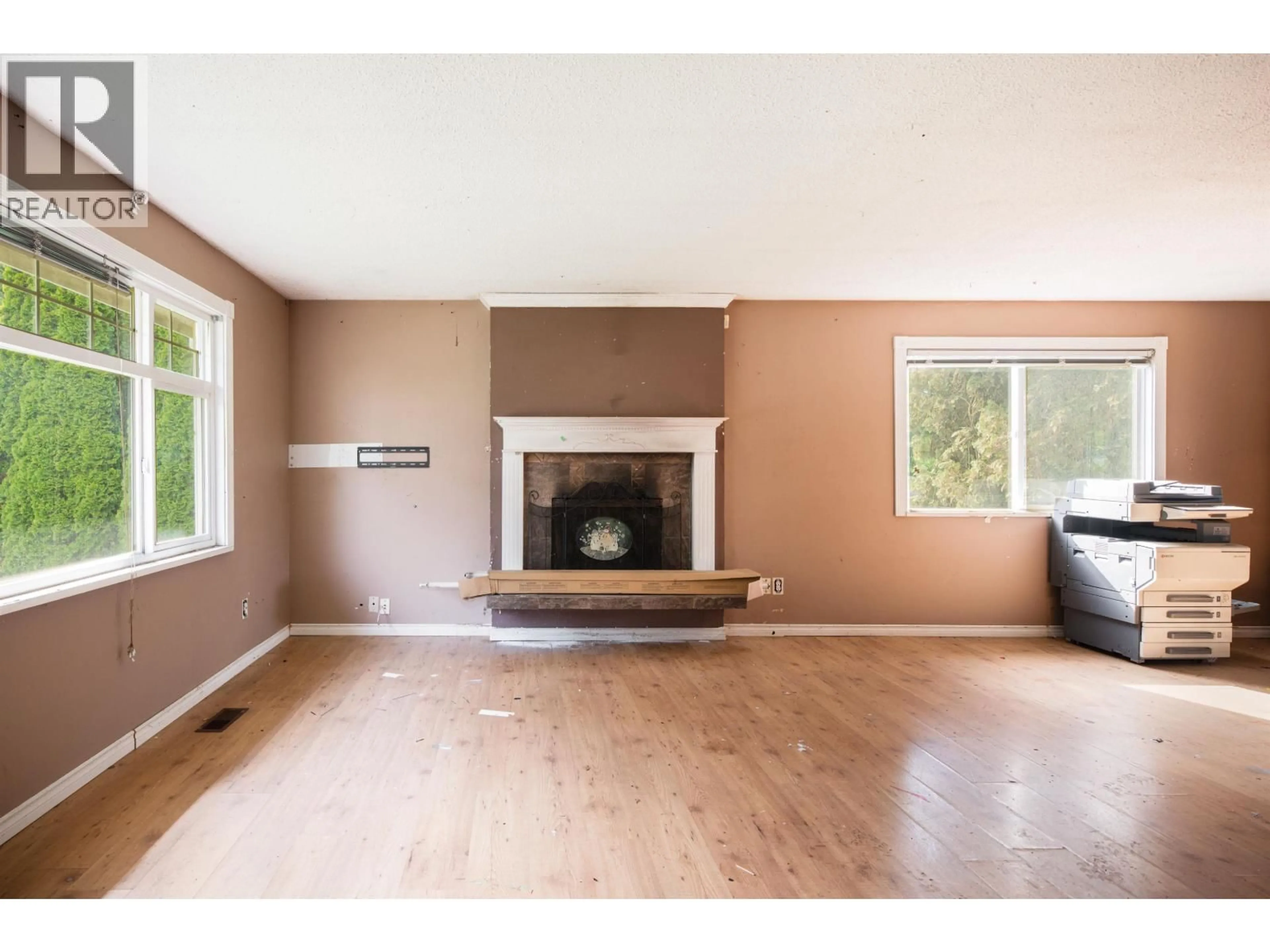 Living room with furniture, wood/laminate floor for 2701 DAYBREAK AVENUE, Coquitlam British Columbia V3C2E8
