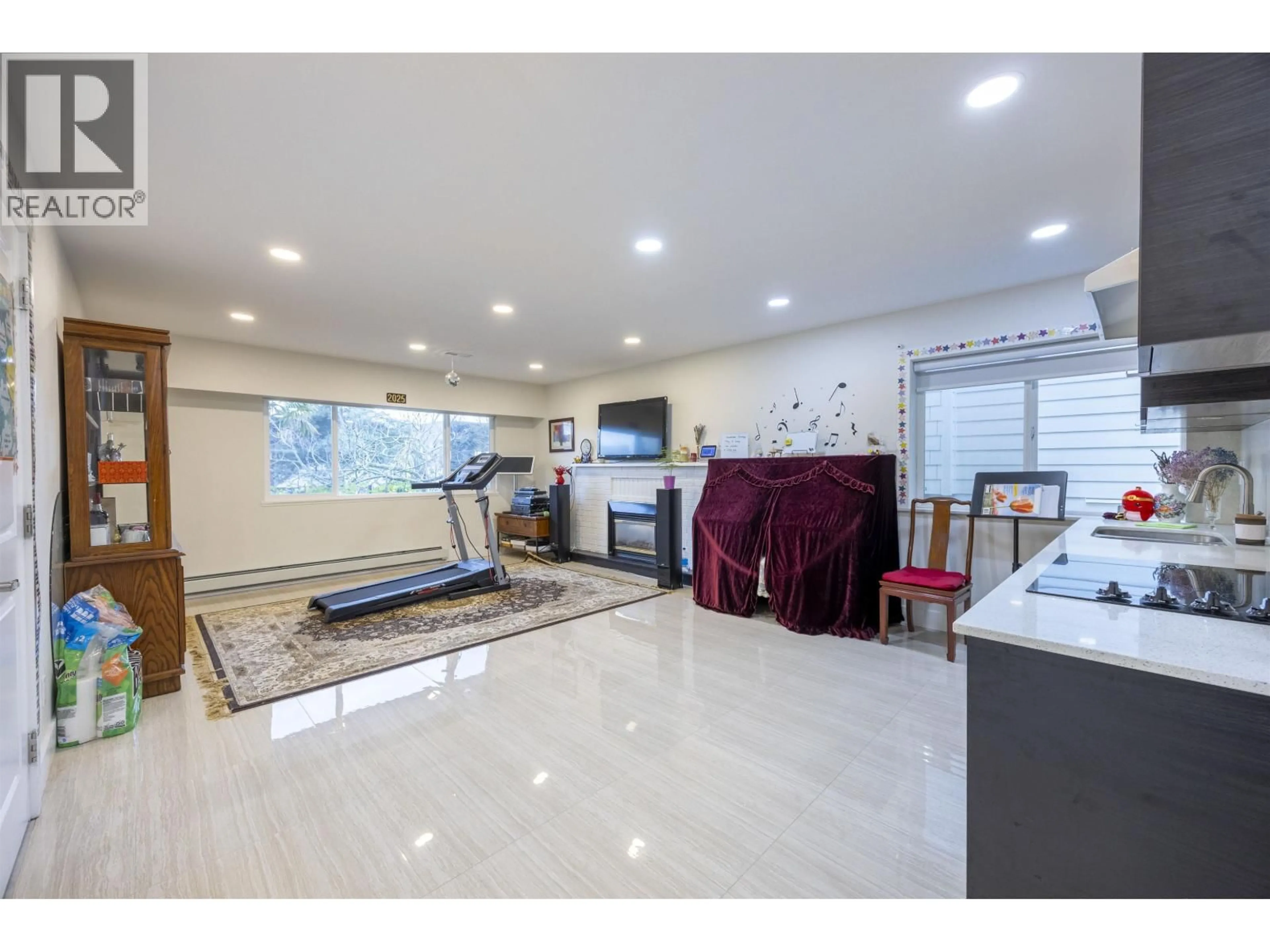 Unknown for 3881 NAPIER STREET, Burnaby British Columbia V5C3E6