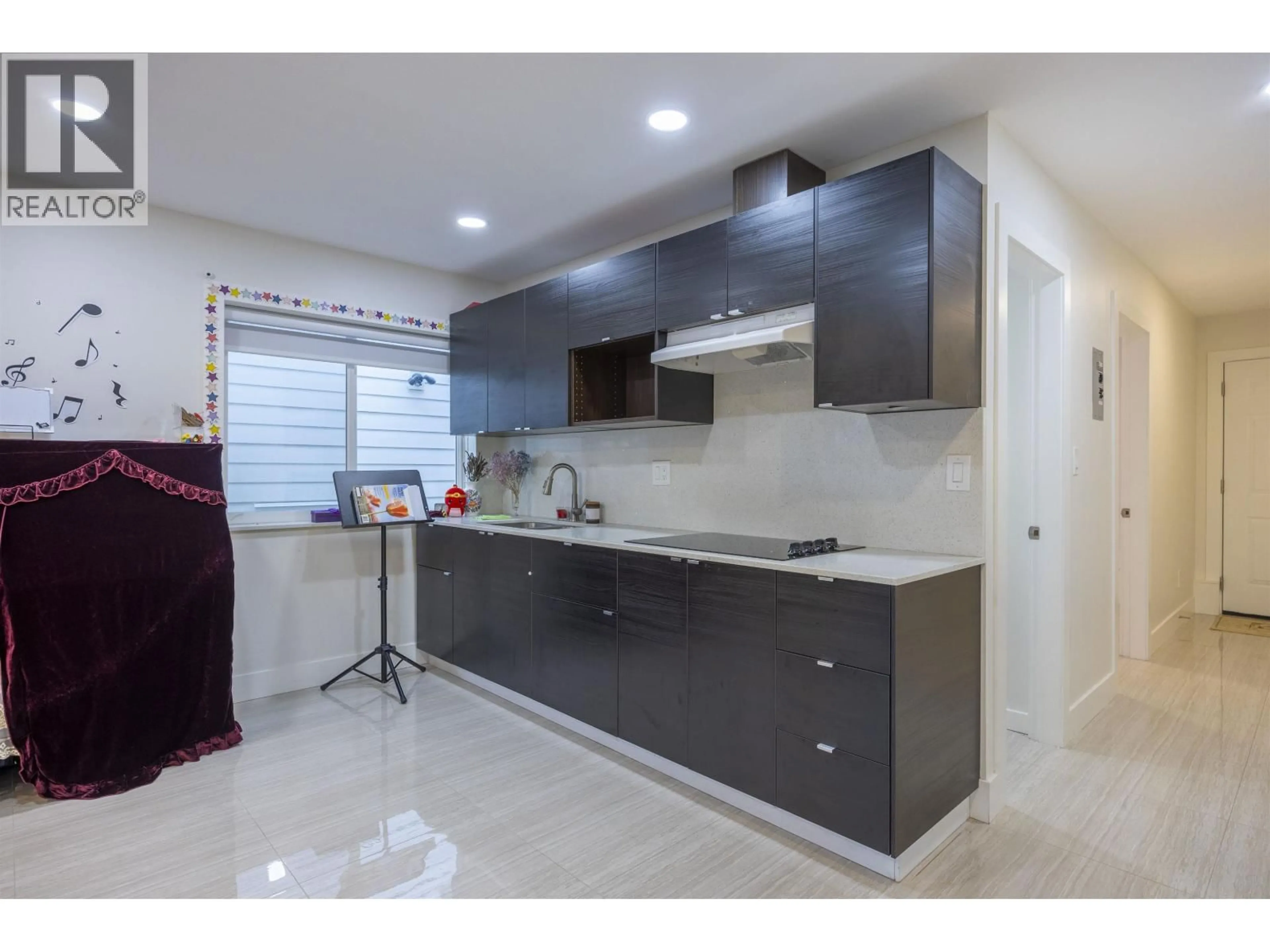 Standard kitchen, ceramic/tile floor for 3881 NAPIER STREET, Burnaby British Columbia V5C3E6